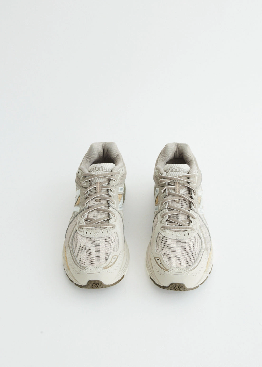 860v2 'Mars' Sneakers
