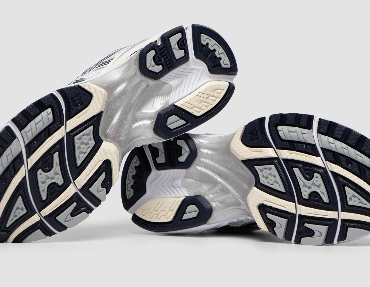 ASICS Women's Gel-Kayano 14 White / Midnight