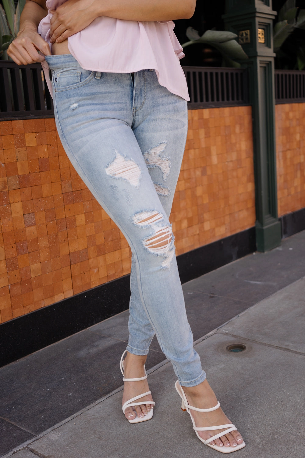 Darla Distressed Skinny Jeans