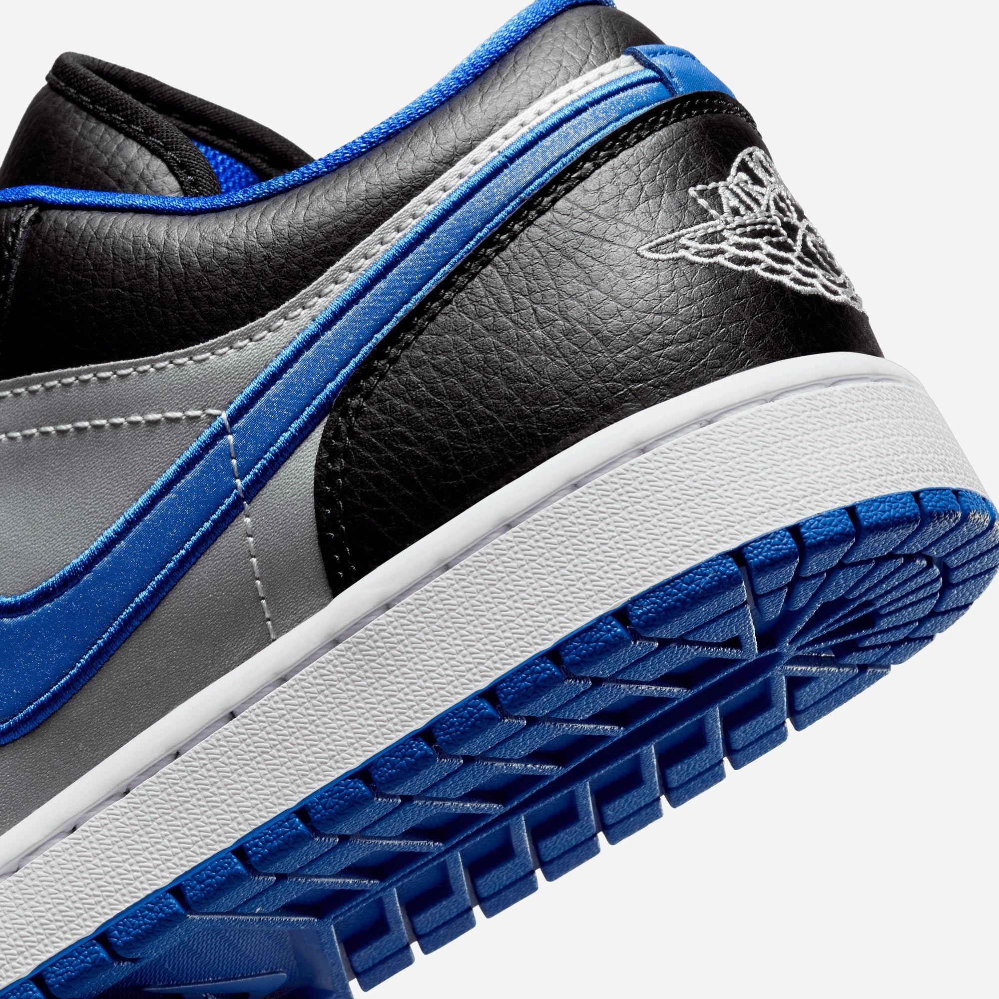 JORDAN | AIR JORDAN 1 LOW { BLACK/WHITE-GAME ROYAL-MTLC PLATINUM