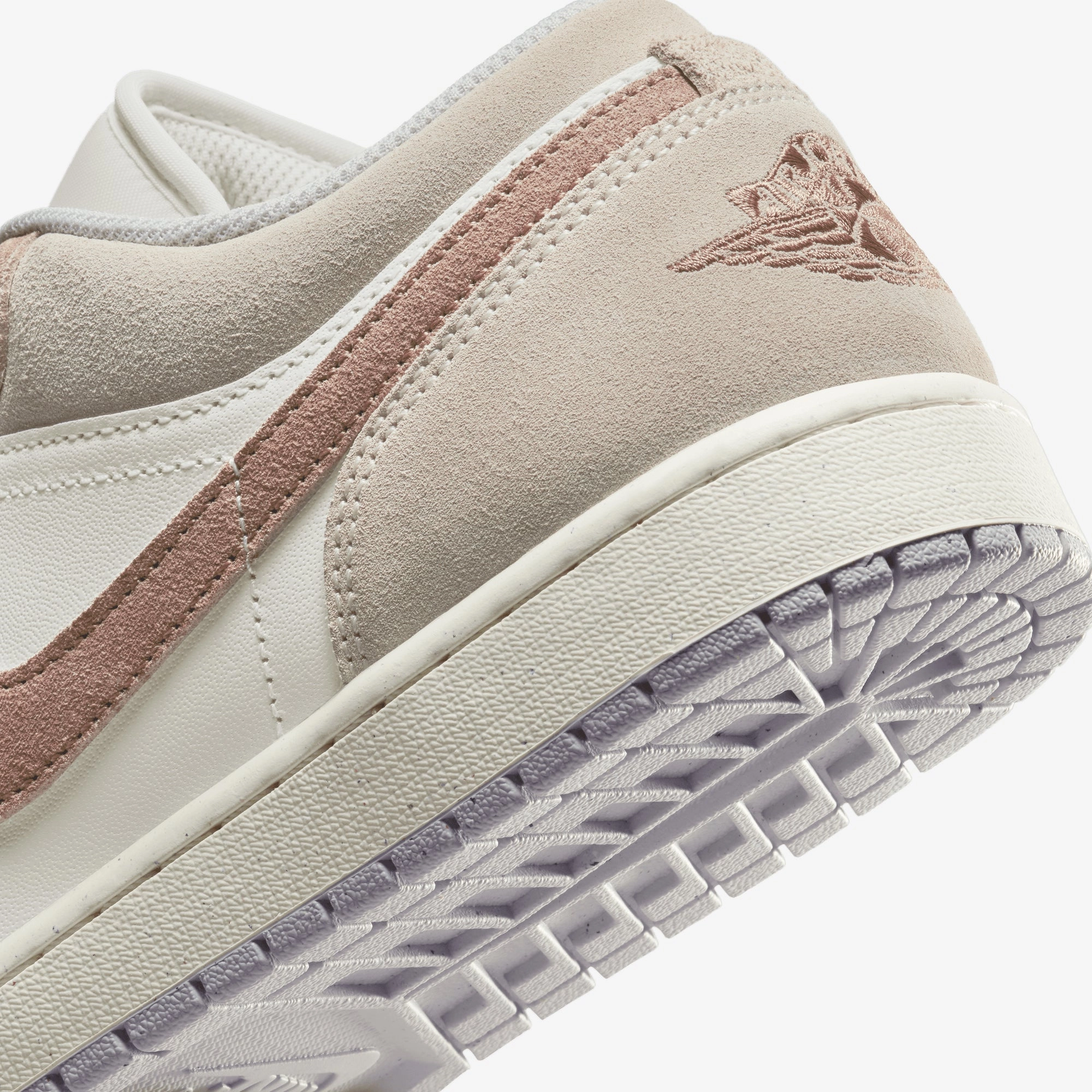 JORDAN | AIR JORDAN 1 LOW SE { LEGEND LT BROWN/ARCHAEO BROWN-SAIL
