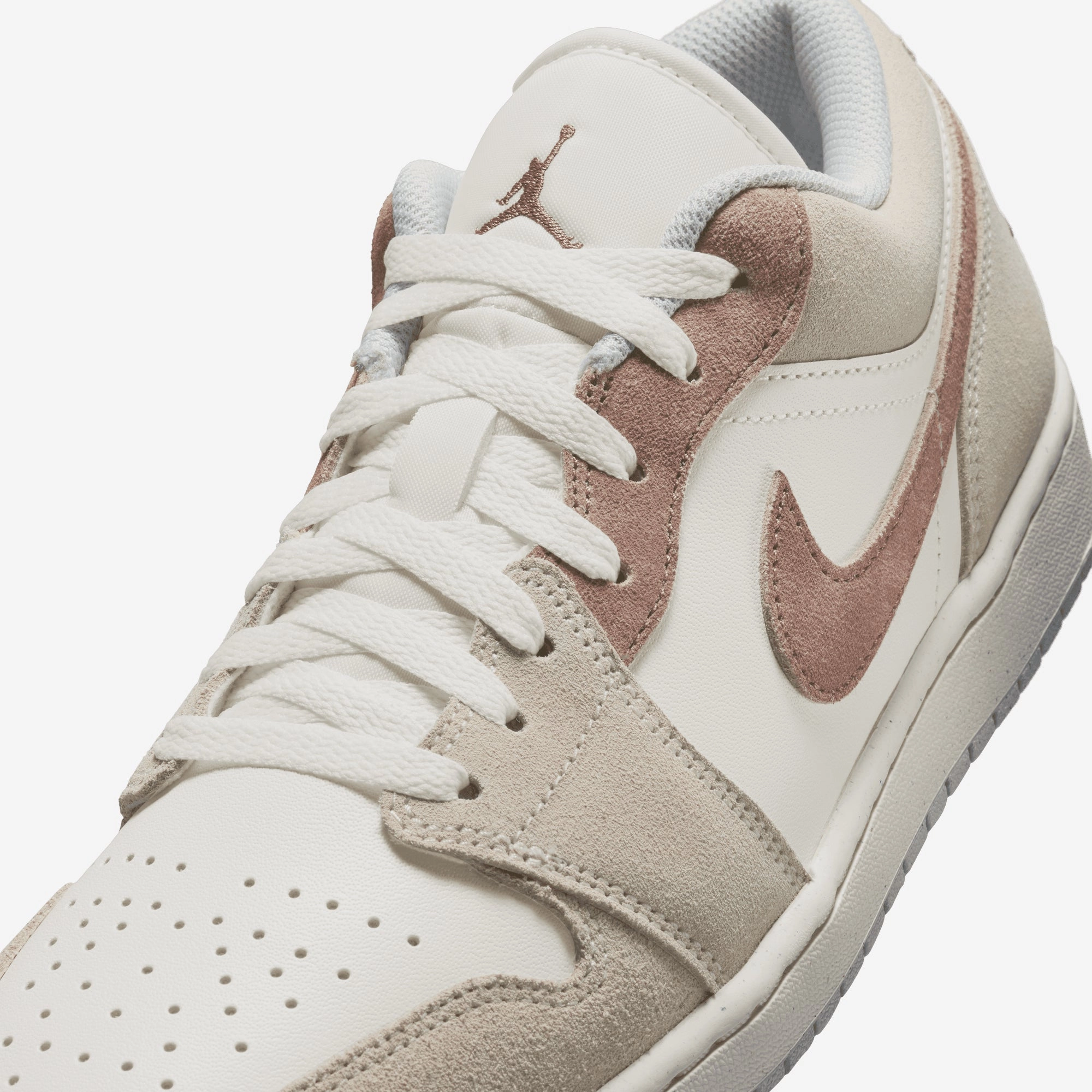 JORDAN | AIR JORDAN 1 LOW SE { LEGEND LT BROWN/ARCHAEO BROWN-SAIL