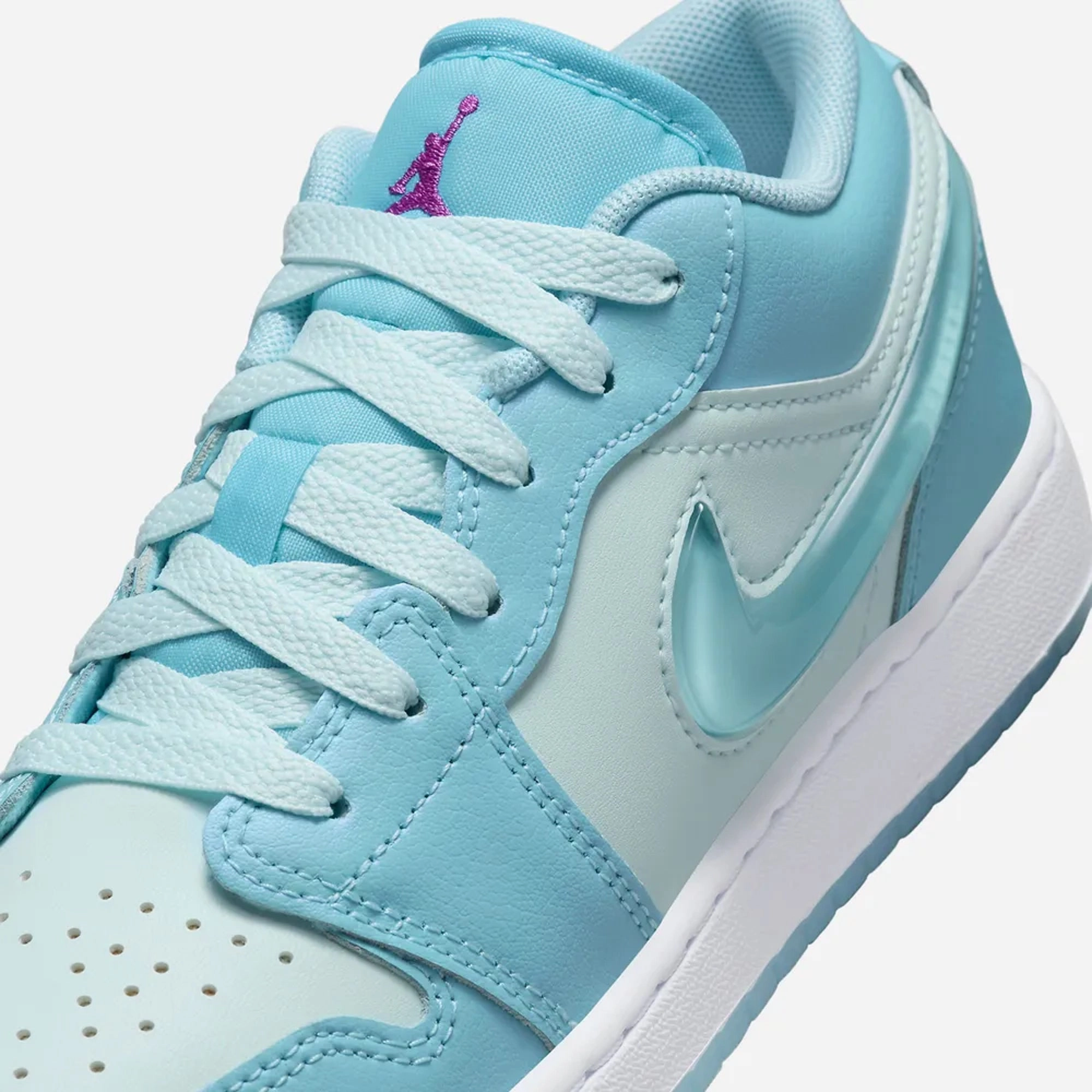 Jordan | AIR JORDAN 1 LOW SE (GS)  { AQUARIUS BLUE/AQUARIUS BLUE-GLACIER BLUE