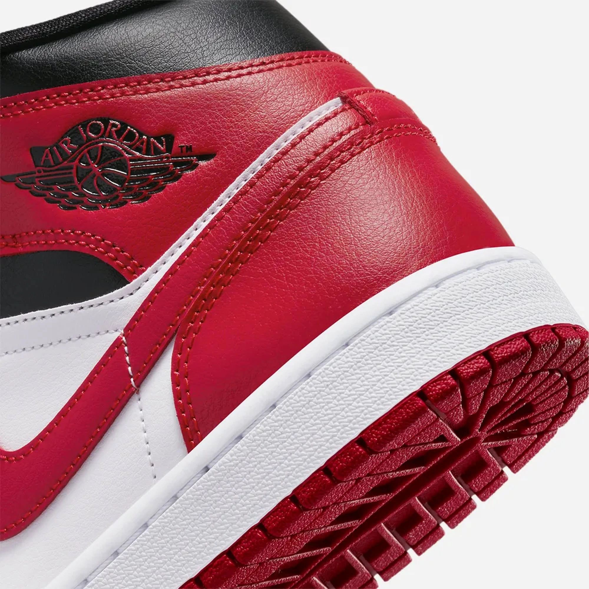 Jordan | AIR JORDAN 1 MID  { BLACK/GYM RED-WHITE