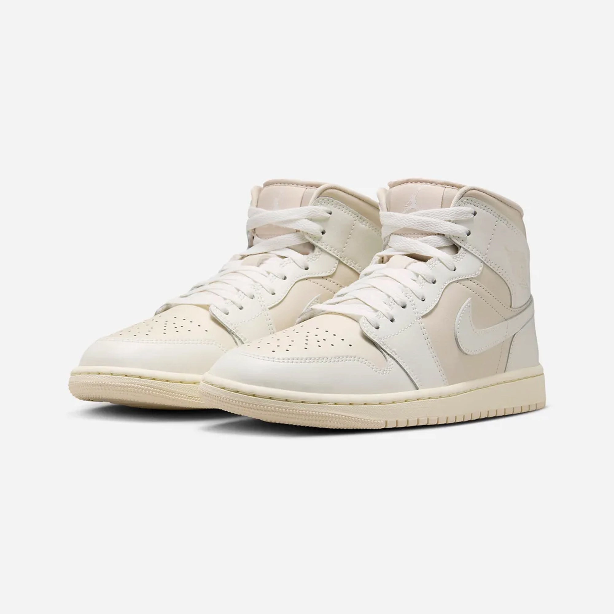 JORDAN | AIR JORDAN 1 MID { LEGEND LT BROWN/SAIL-MUSLIN