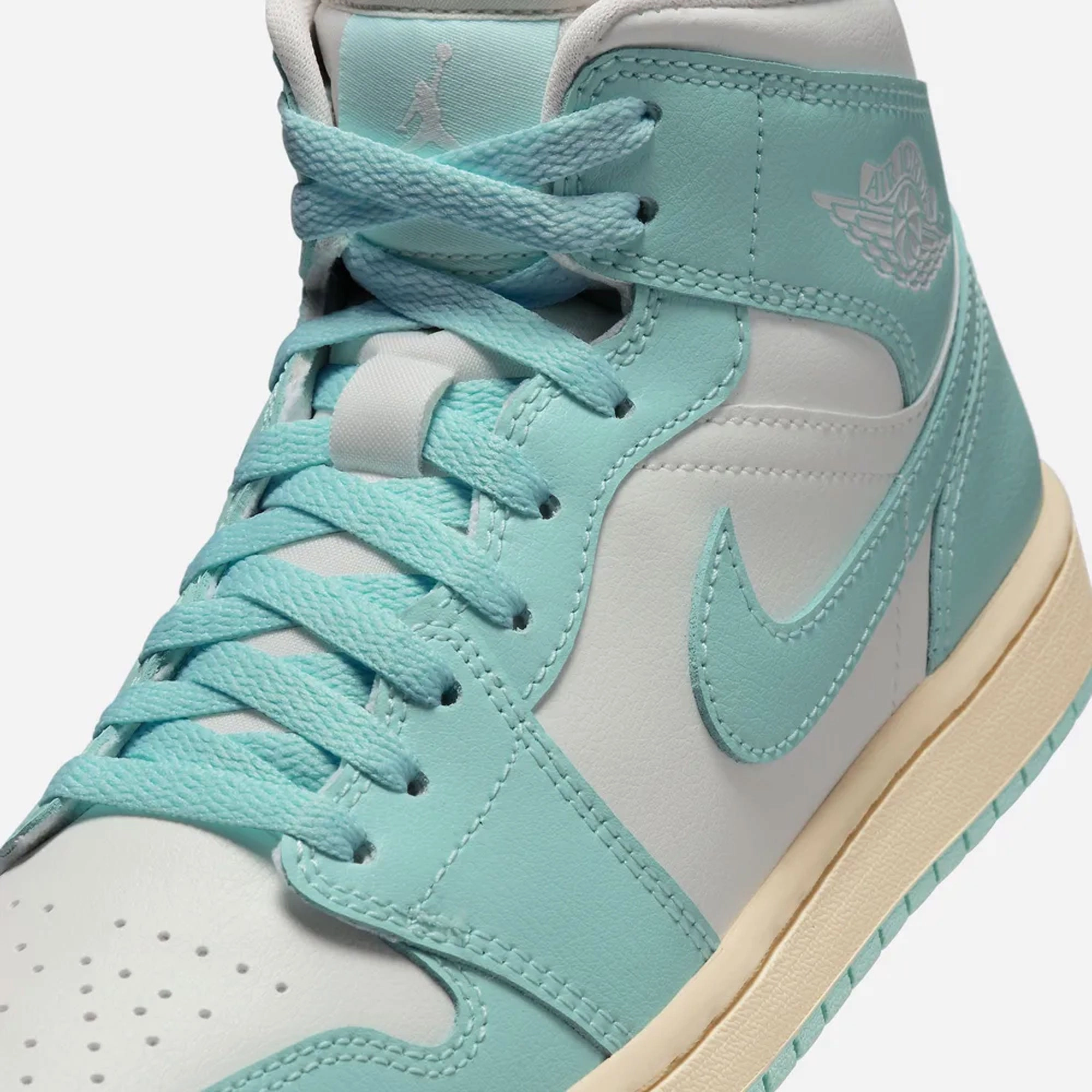 JORDAN | AIR JORDAN 1 MID { SAIL/LIGHT DEW-MUSLIN
