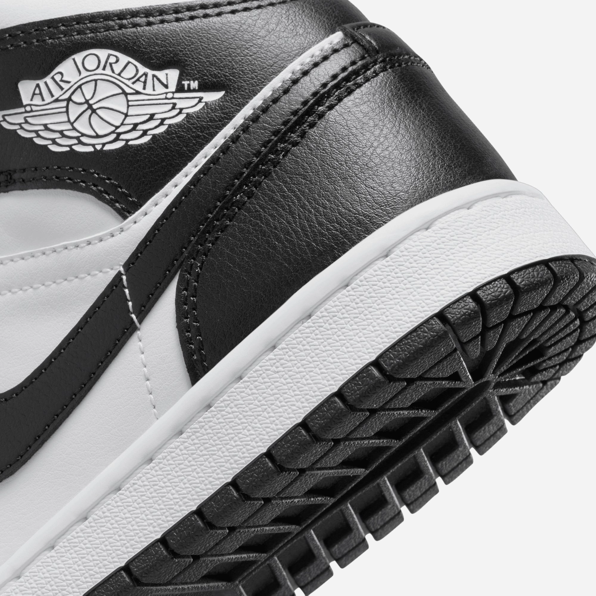 JORDAN | AIR JORDAN 1 MID { WHITE/BLACK-WHITE