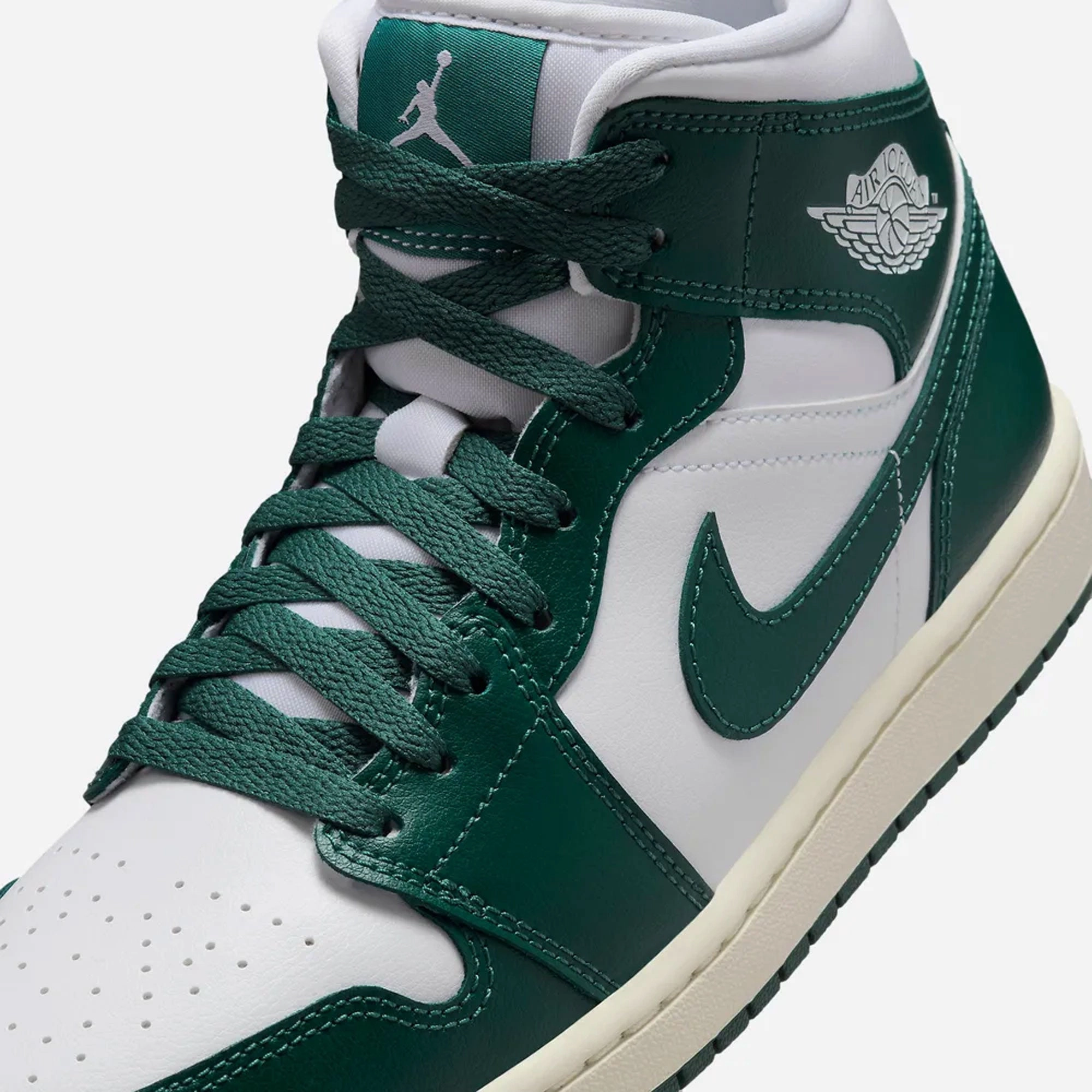 JORDAN | AIR JORDAN 1 MID { WHITE/OXIDIZED GREEN-SAIL