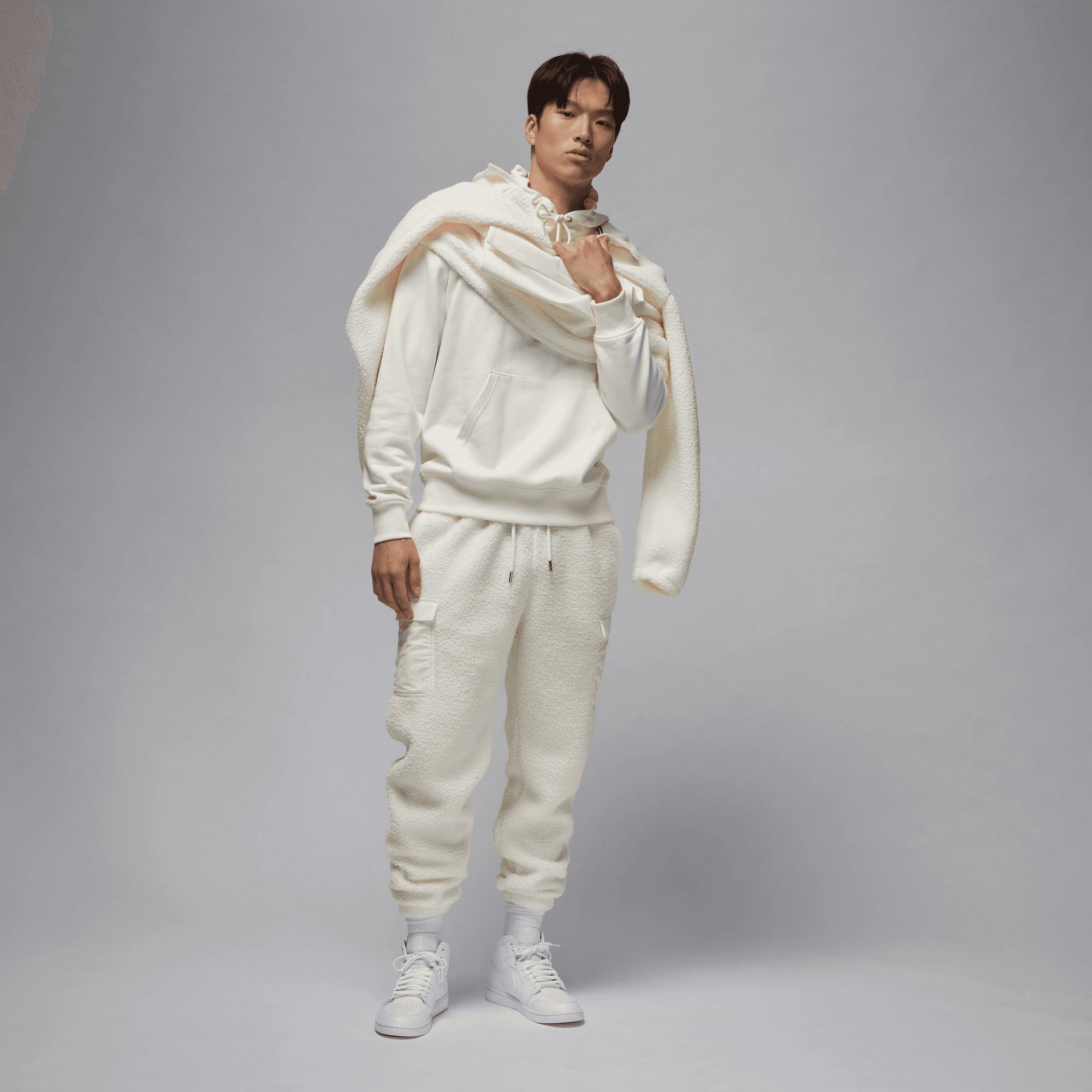 JORDAN | AIR JORDAN 1 MID { WHITE/WHITE-WHITE