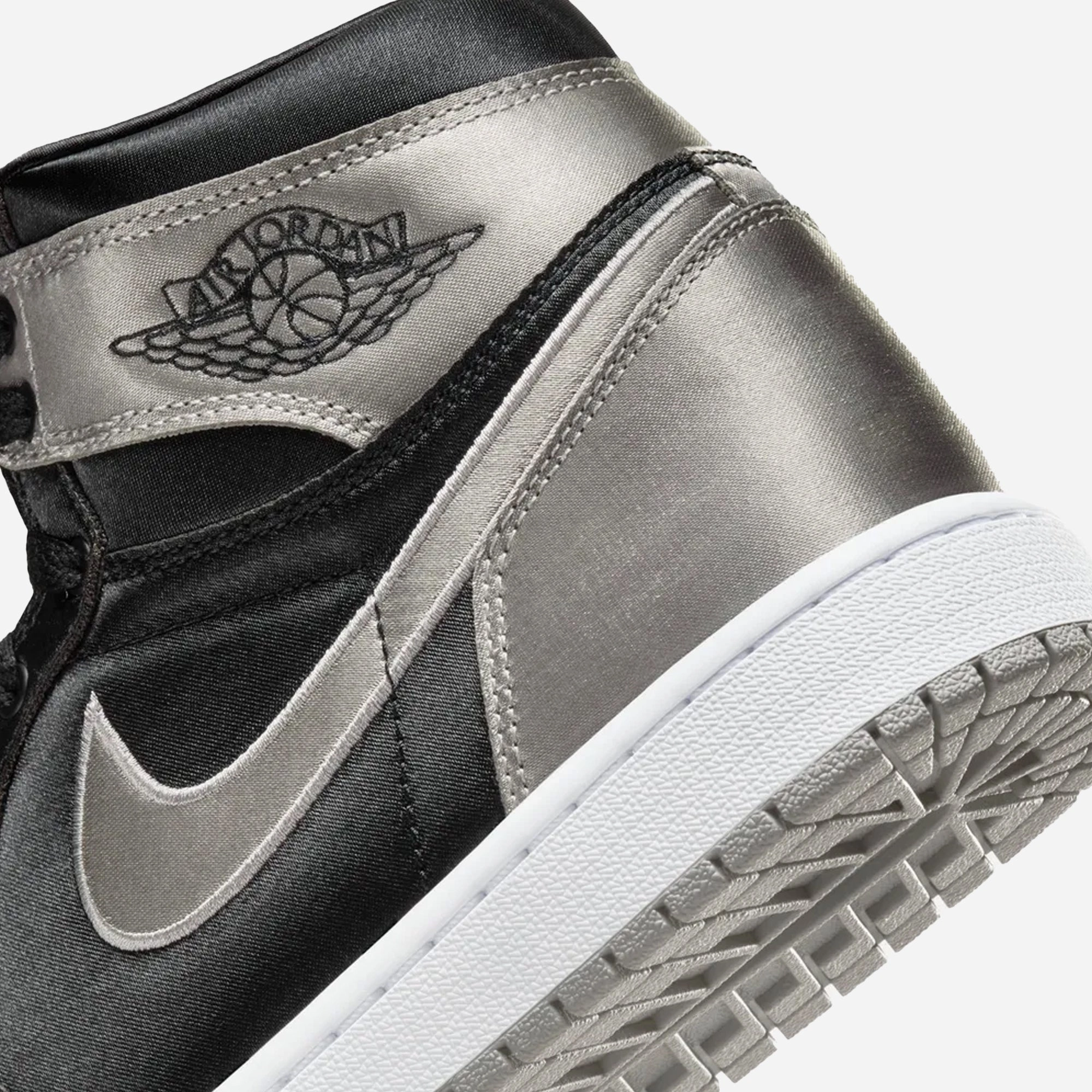 Jordan | AIR JORDAN 1 RETRO HIGH OG  { BLACK/MEDIUM GREY-WHITE