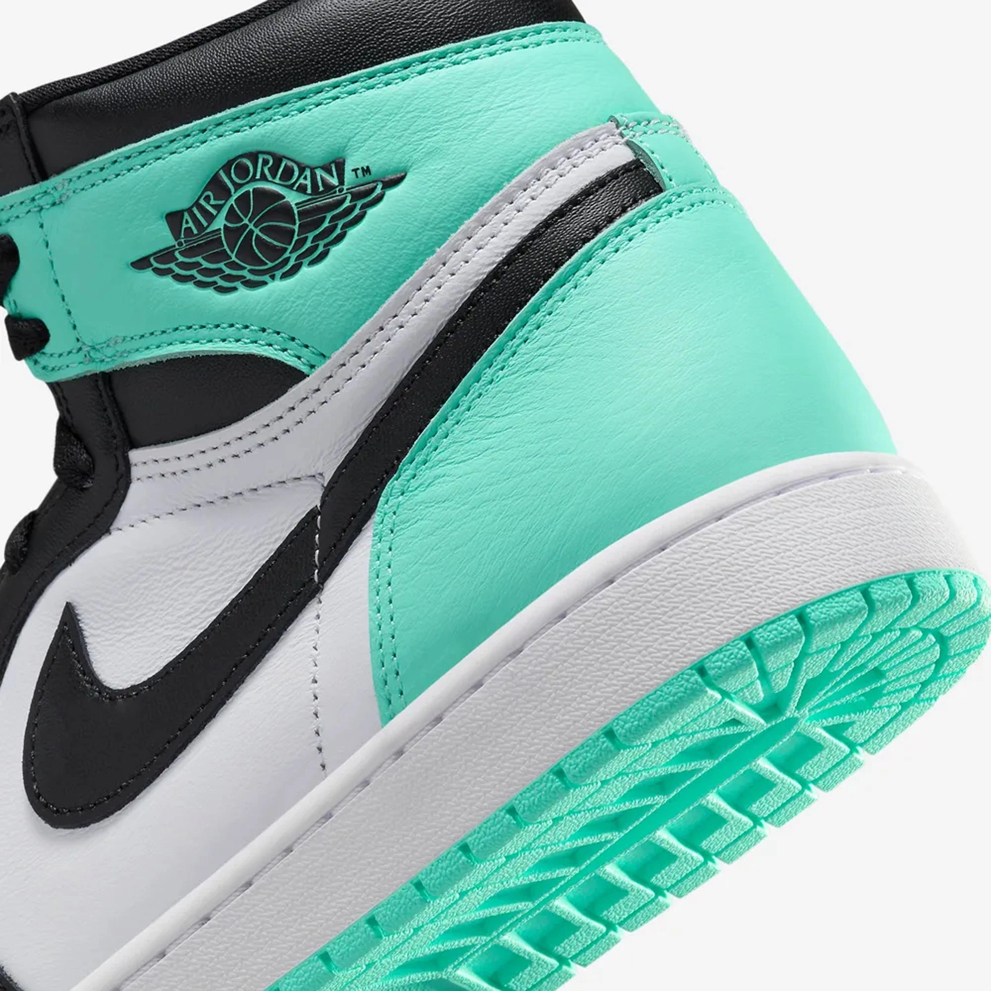Jordan | AIR JORDAN 1 RETRO HIGH OG  { WHITE/BLACK-GREEN GLOW