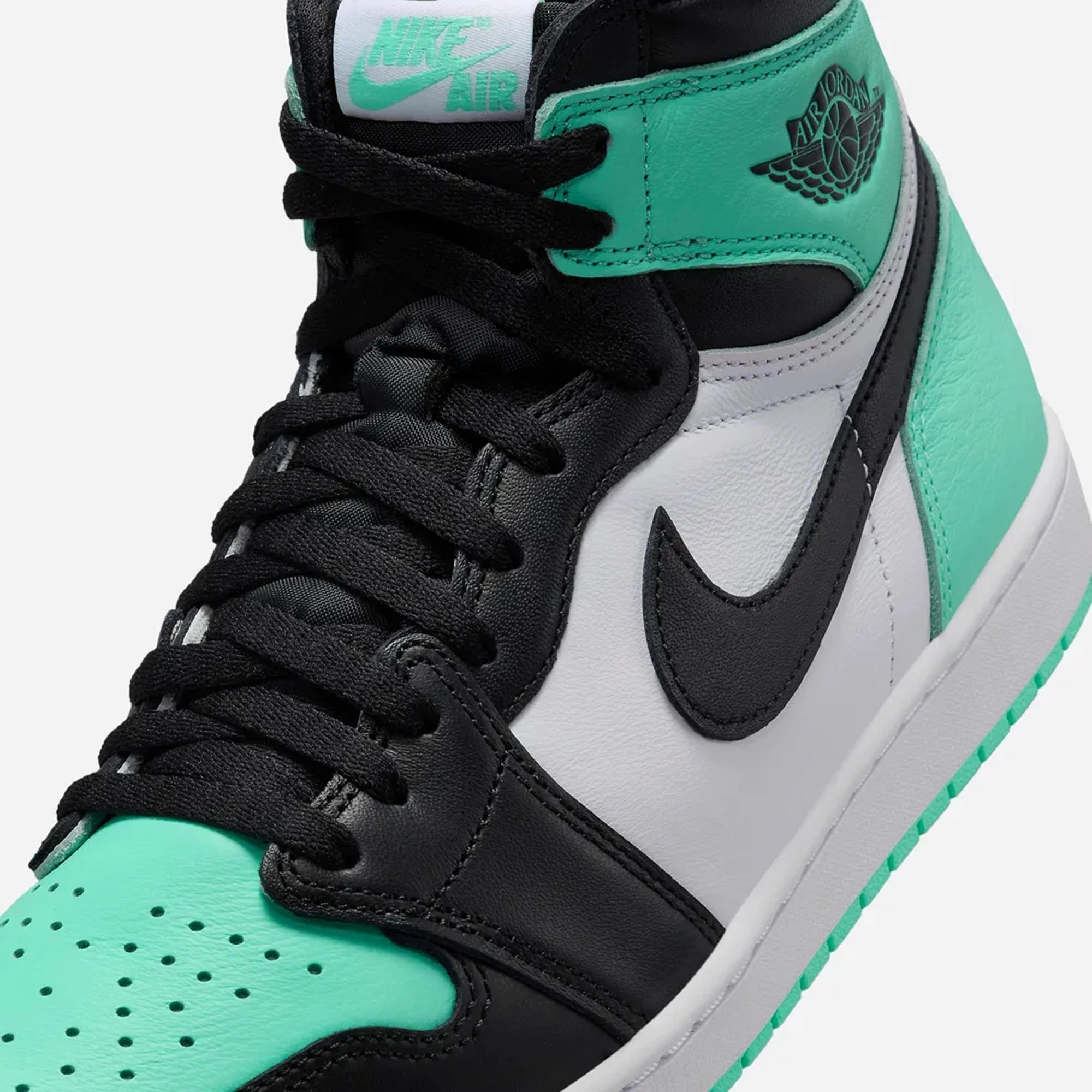 Jordan | AIR JORDAN 1 RETRO HIGH OG  { WHITE/BLACK-GREEN GLOW