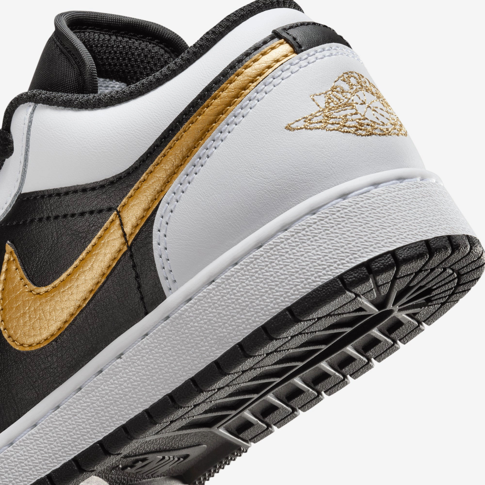 JORDAN | AIR JORDAN LOW 1 (GS) { WHITE/METALLIC GOLD-BLACK