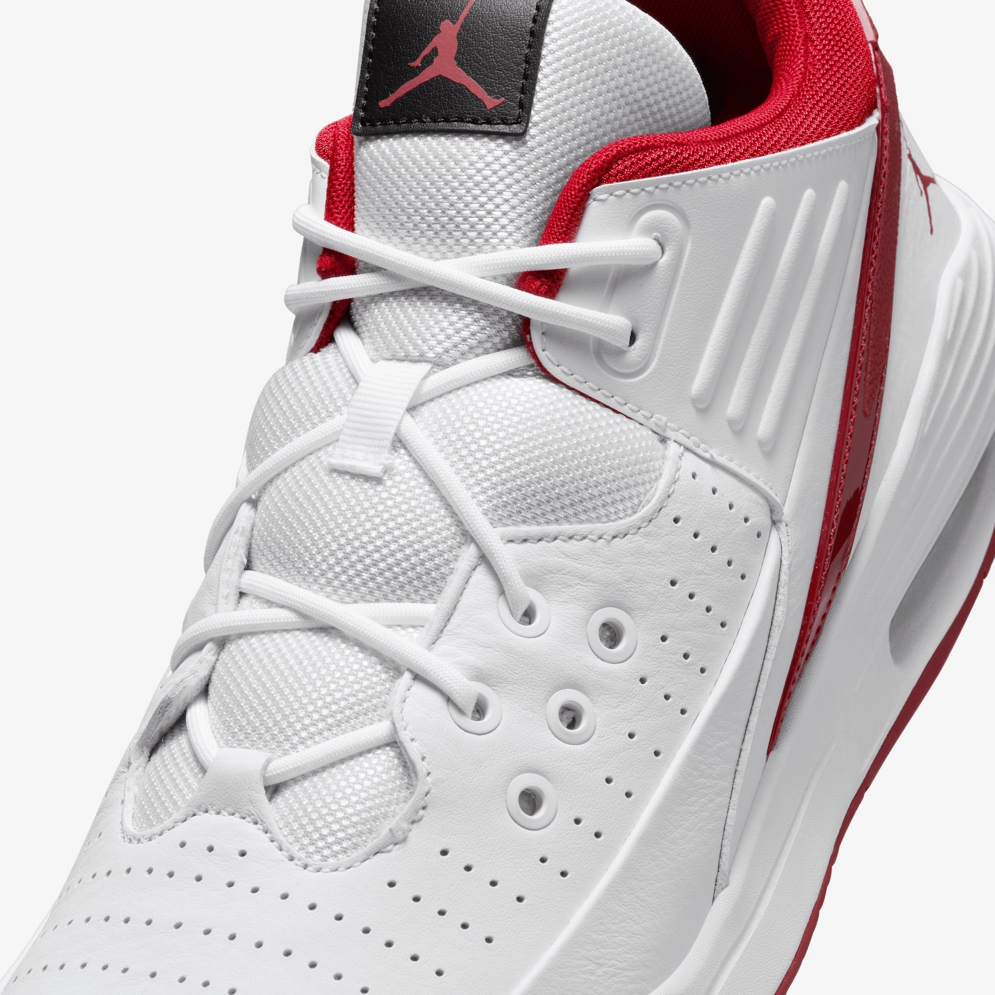 JORDAN | MAX AURA 5 { WHITE/GYM RED-BLACK