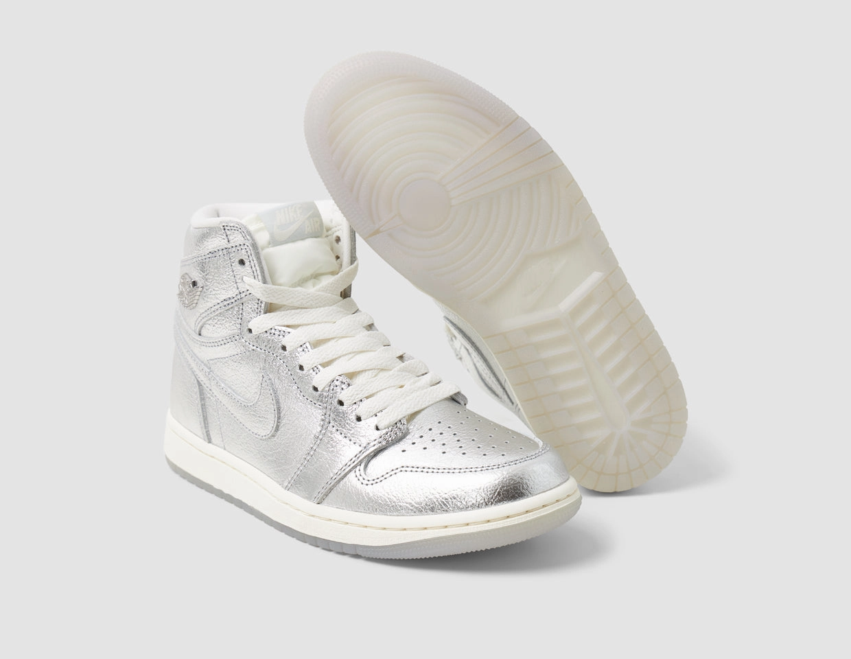 Jordan Women's 1 Retro High OG Metallic Silver / Photon Dust - Sail