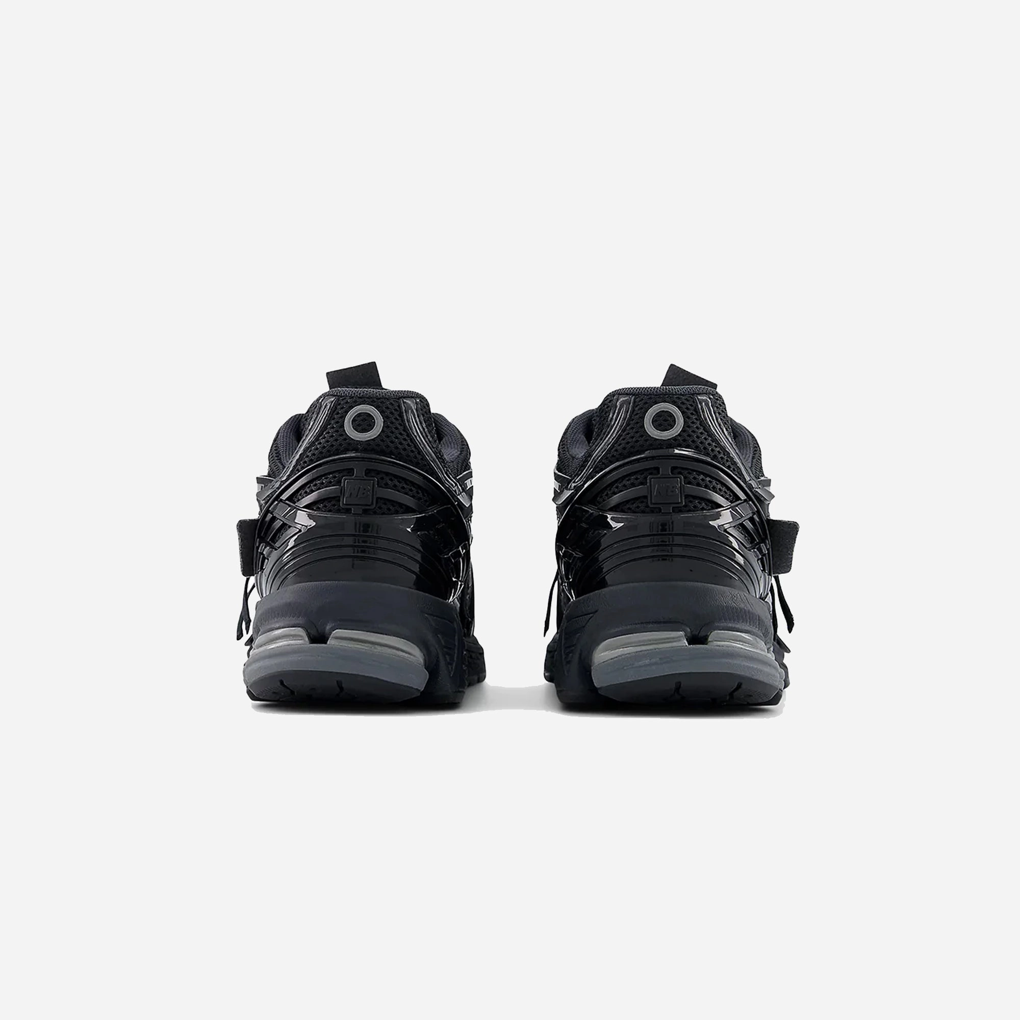 New Balance | 1906 { BLACK/GREY