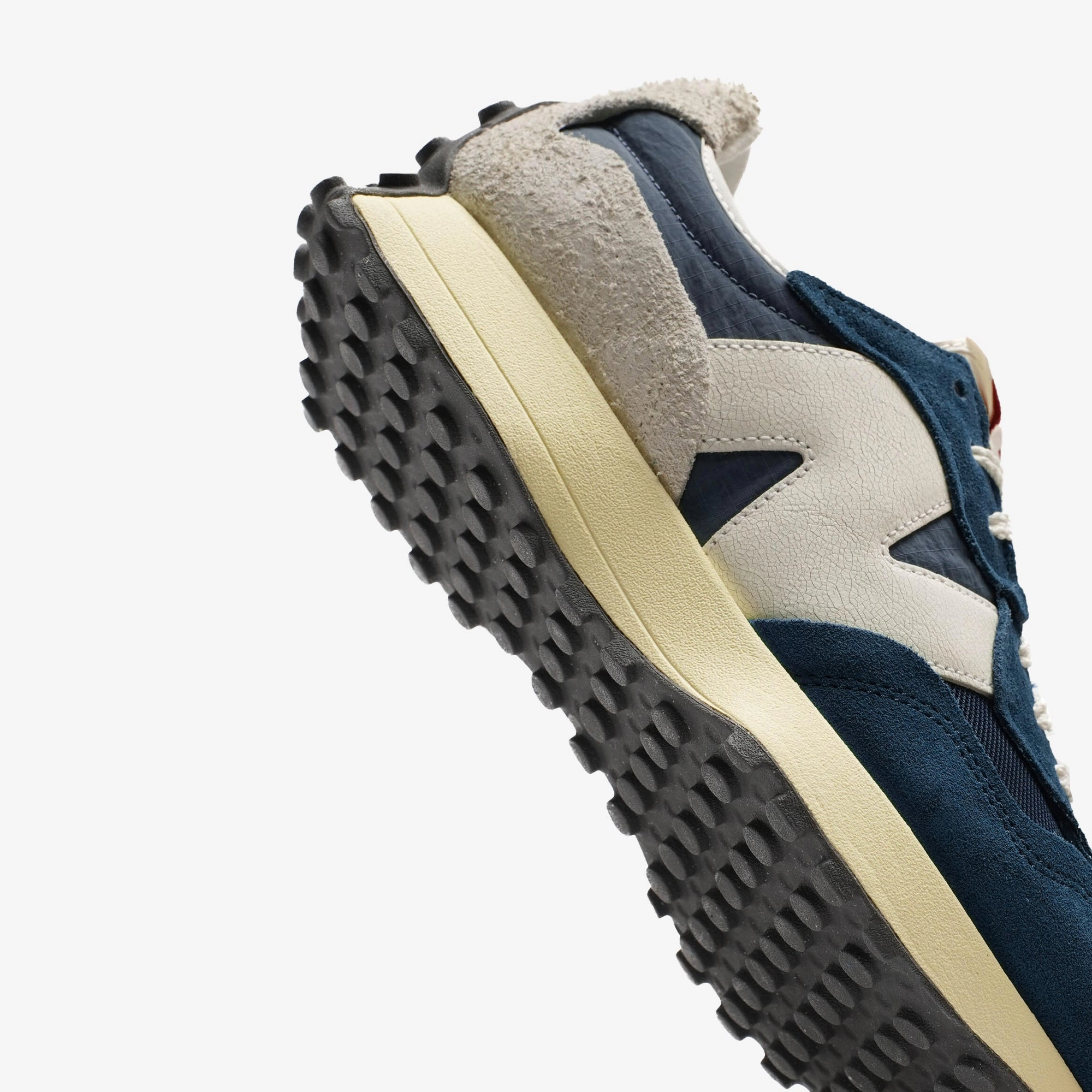 New Balance | 327  { NAVY BLUE