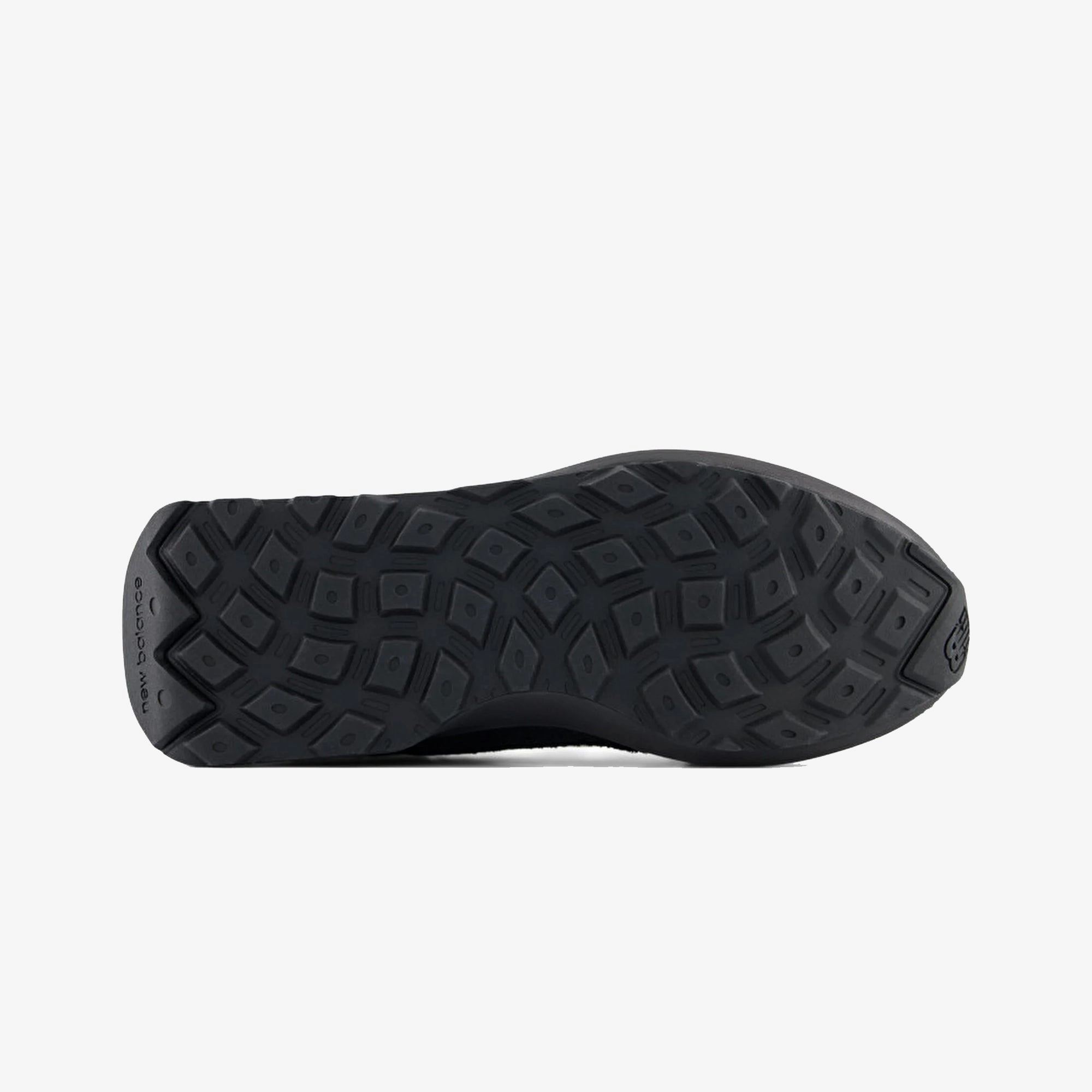 New Balance | 370 { BLACK/WHITE