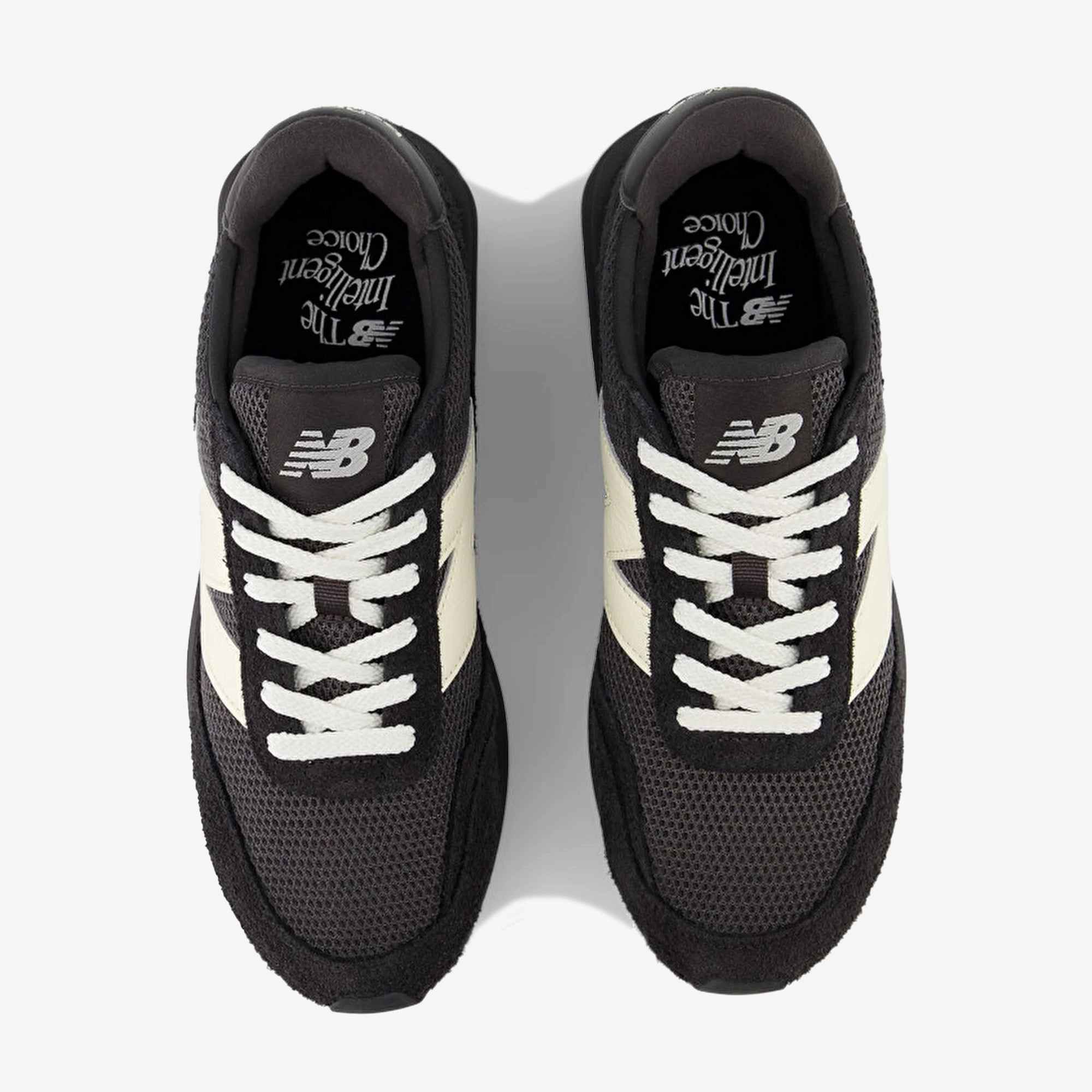 New Balance | 370 { BLACK/WHITE
