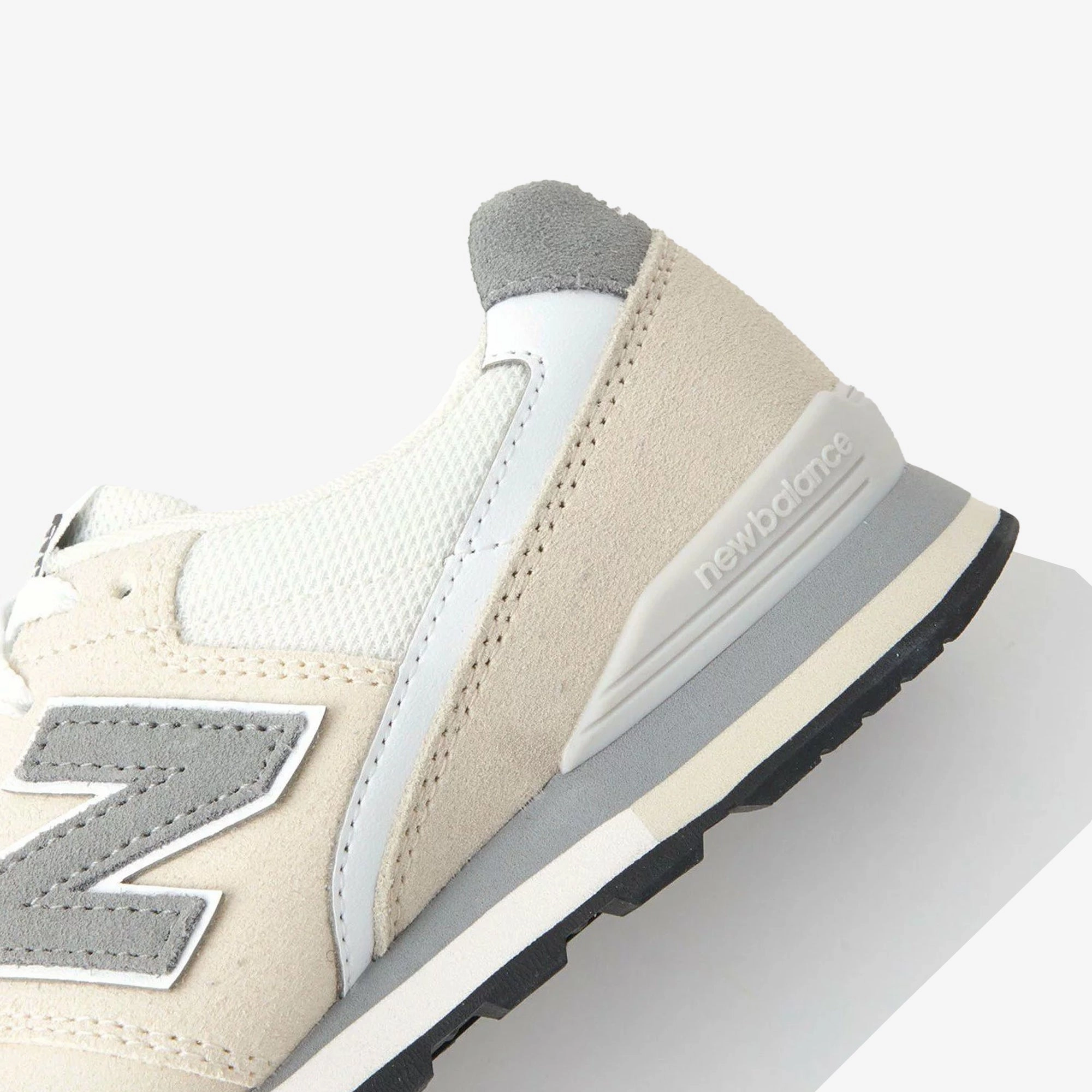 New Balance | 996 { BEIGE