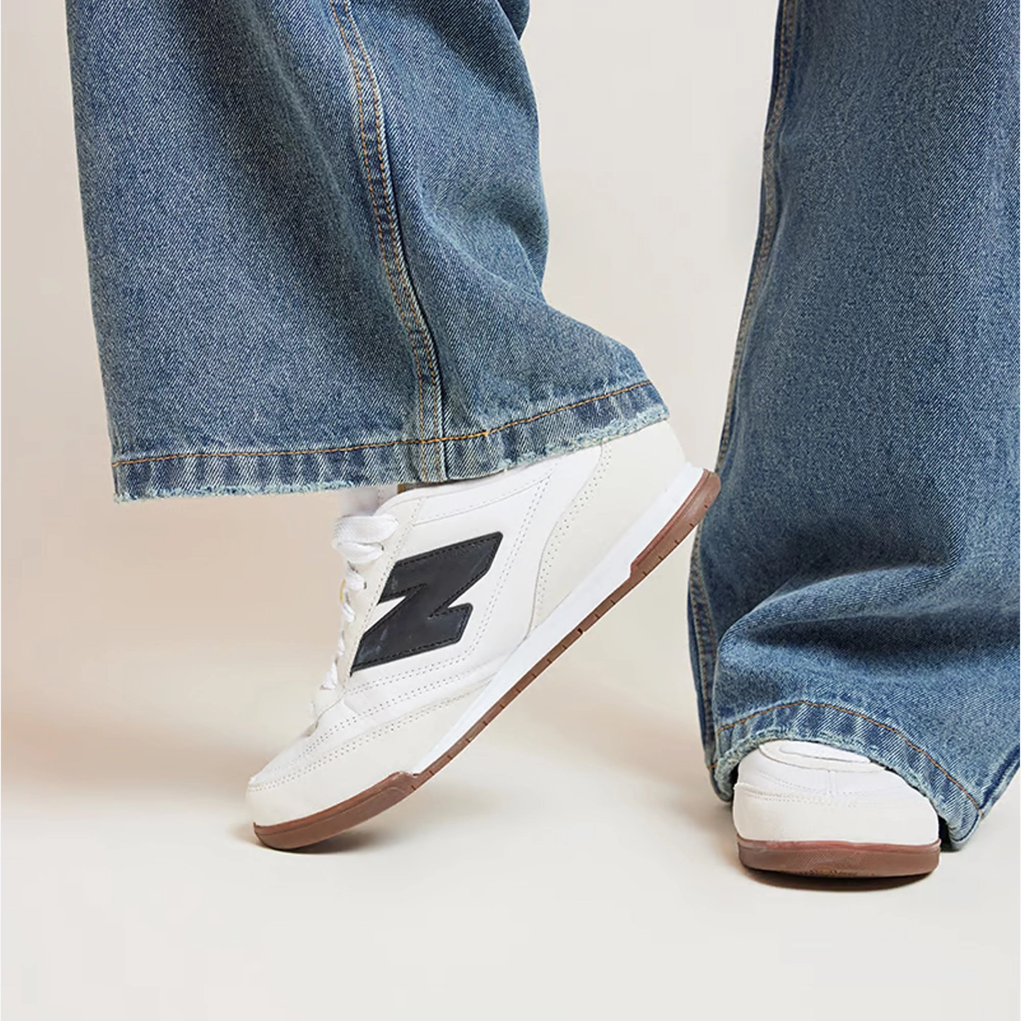 New Balance | RC42 { WHITE/BLACK
