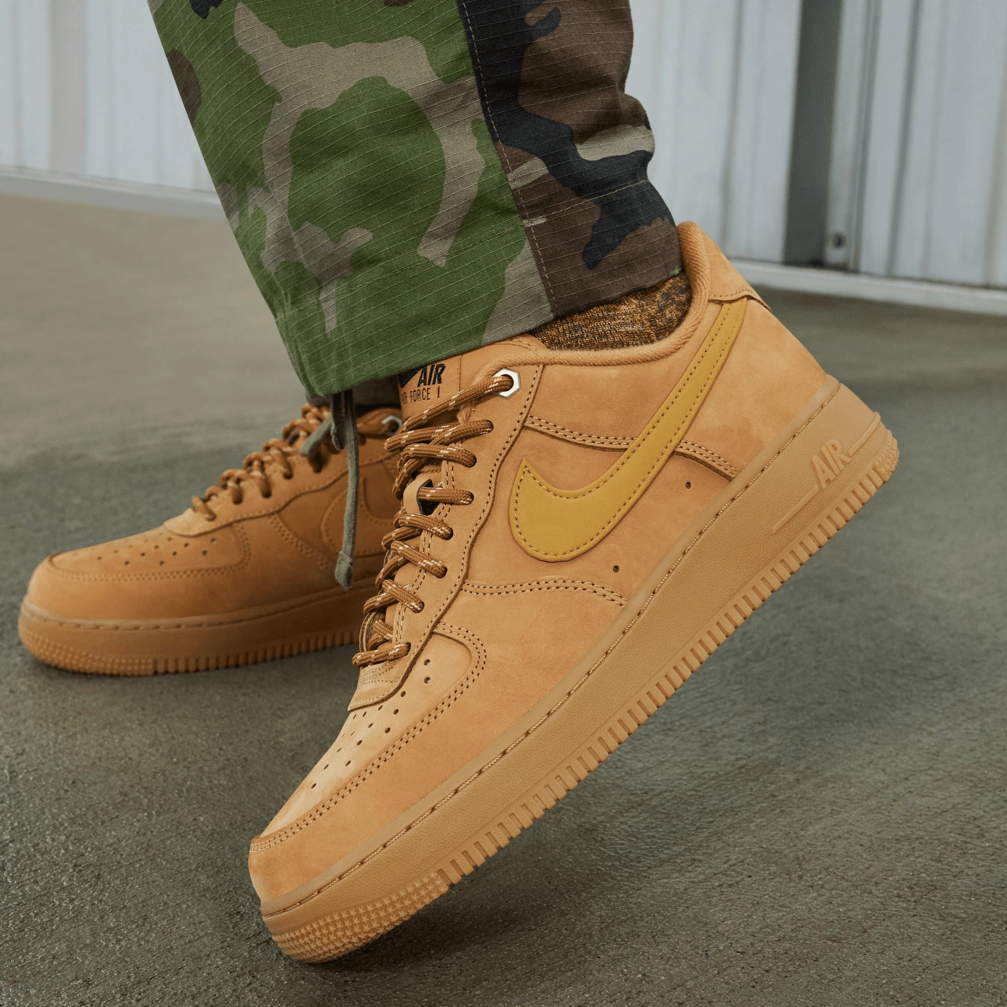NIKE | AIR FORCE 1 '07 { FLAX/WHEAT-GUM LIGHT BROWN-BLACK