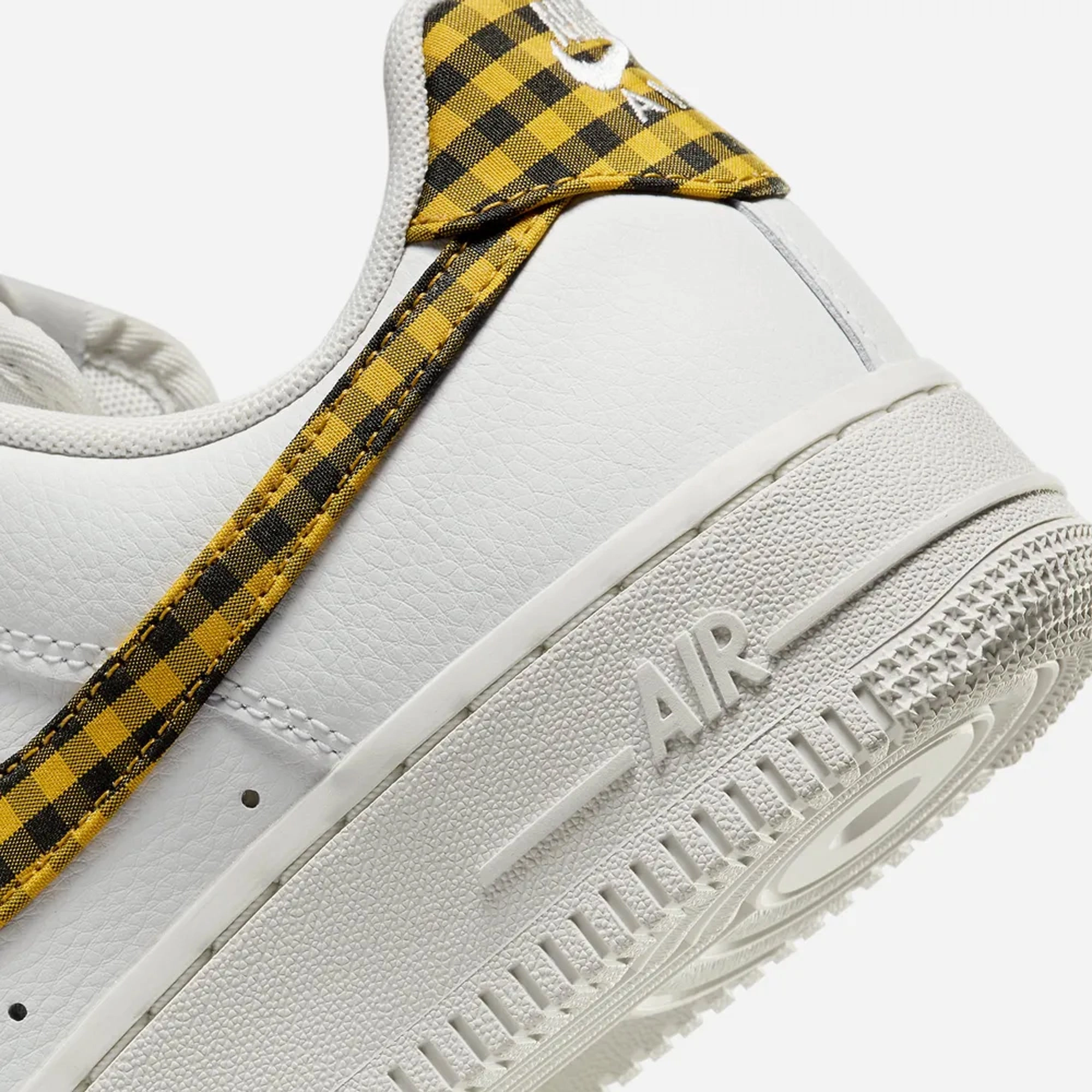 Nike | AIR FORCE 1 '07 { SUMMIT WHITE/BRONZINE-BLACK
