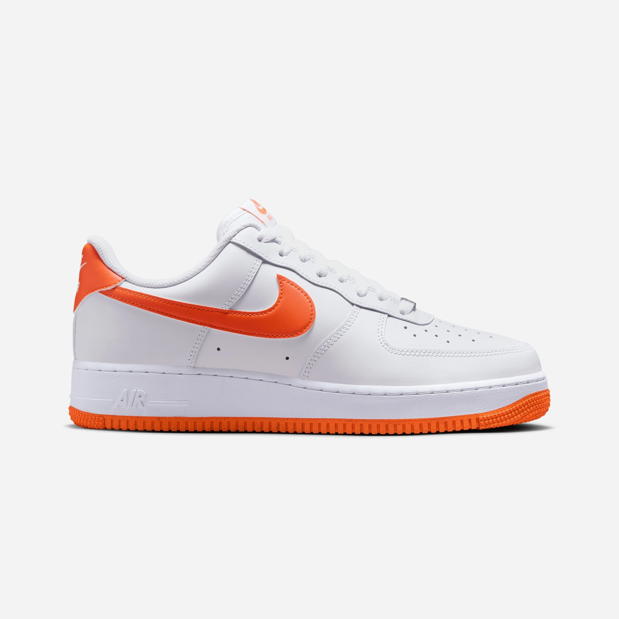 NIKE | AIR FORCE 1 '07 LV8 { WHITE/SAFETY ORANGE-WHITE