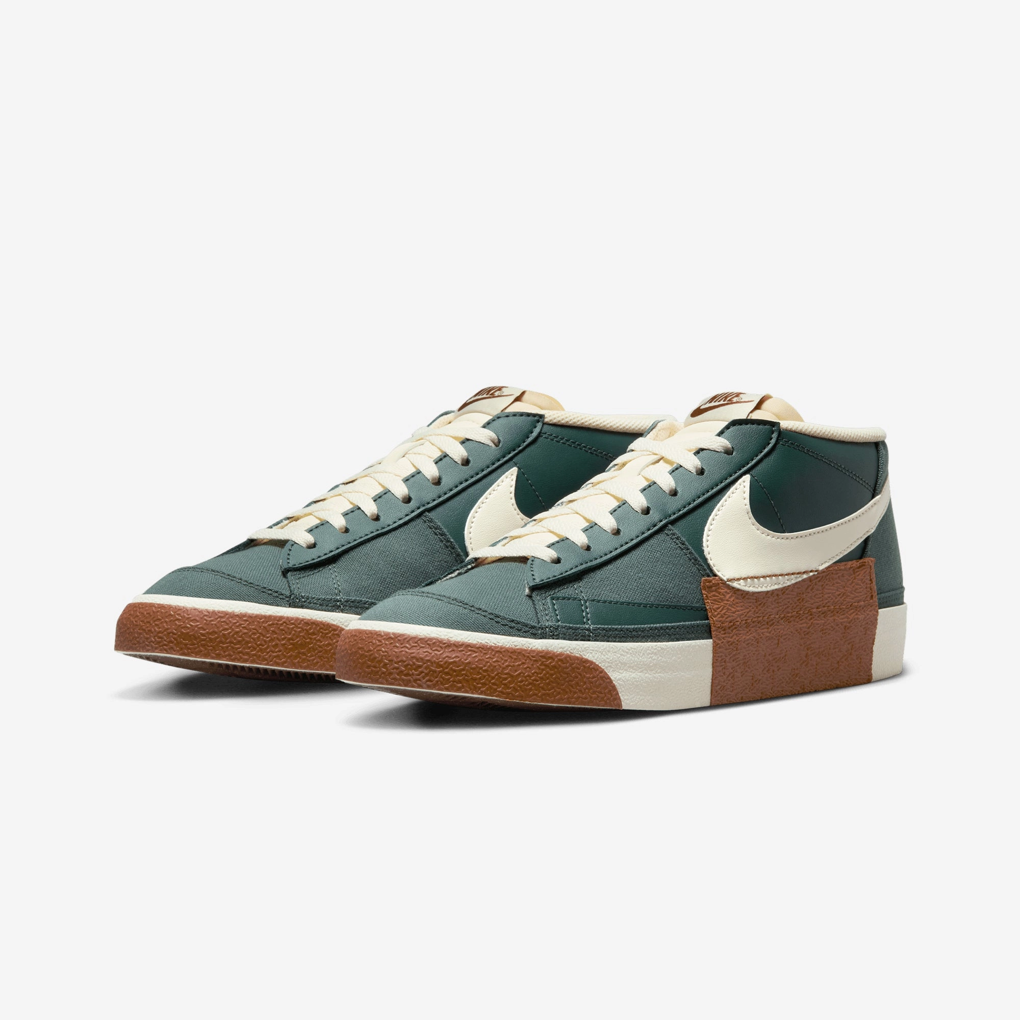 NIKE | BLAZER LOW PRO CLUB { VINTAGE GREEN/COCONUT MILK