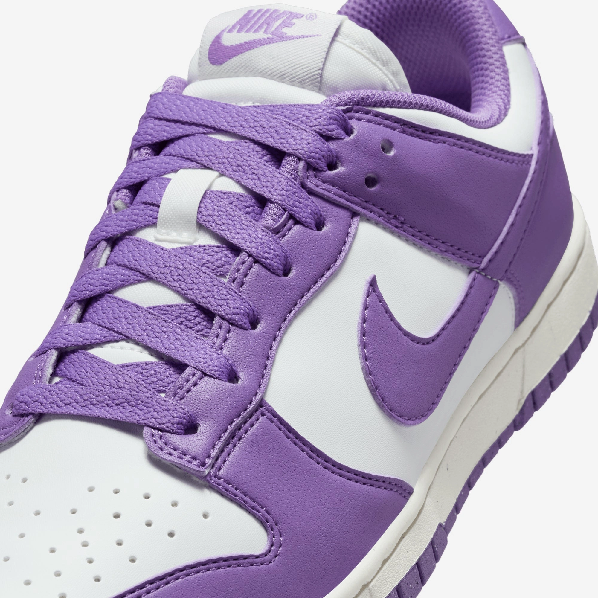 NIKE | DUNK LOW { SUMMIT WHITE/BLACK RASPBERRY