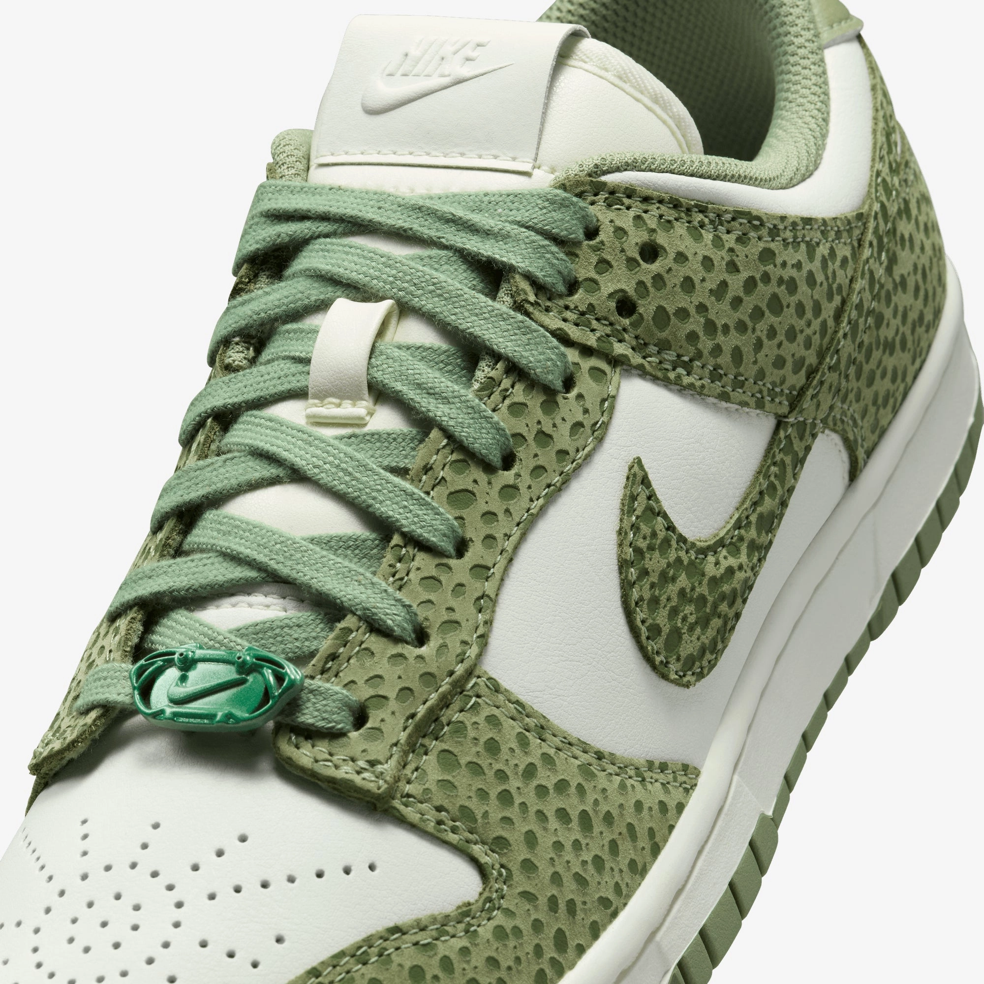NIKE | DUNK LOW PREMIUM { OIL GREEN/OIL GREEN-TREELINE-SAIL