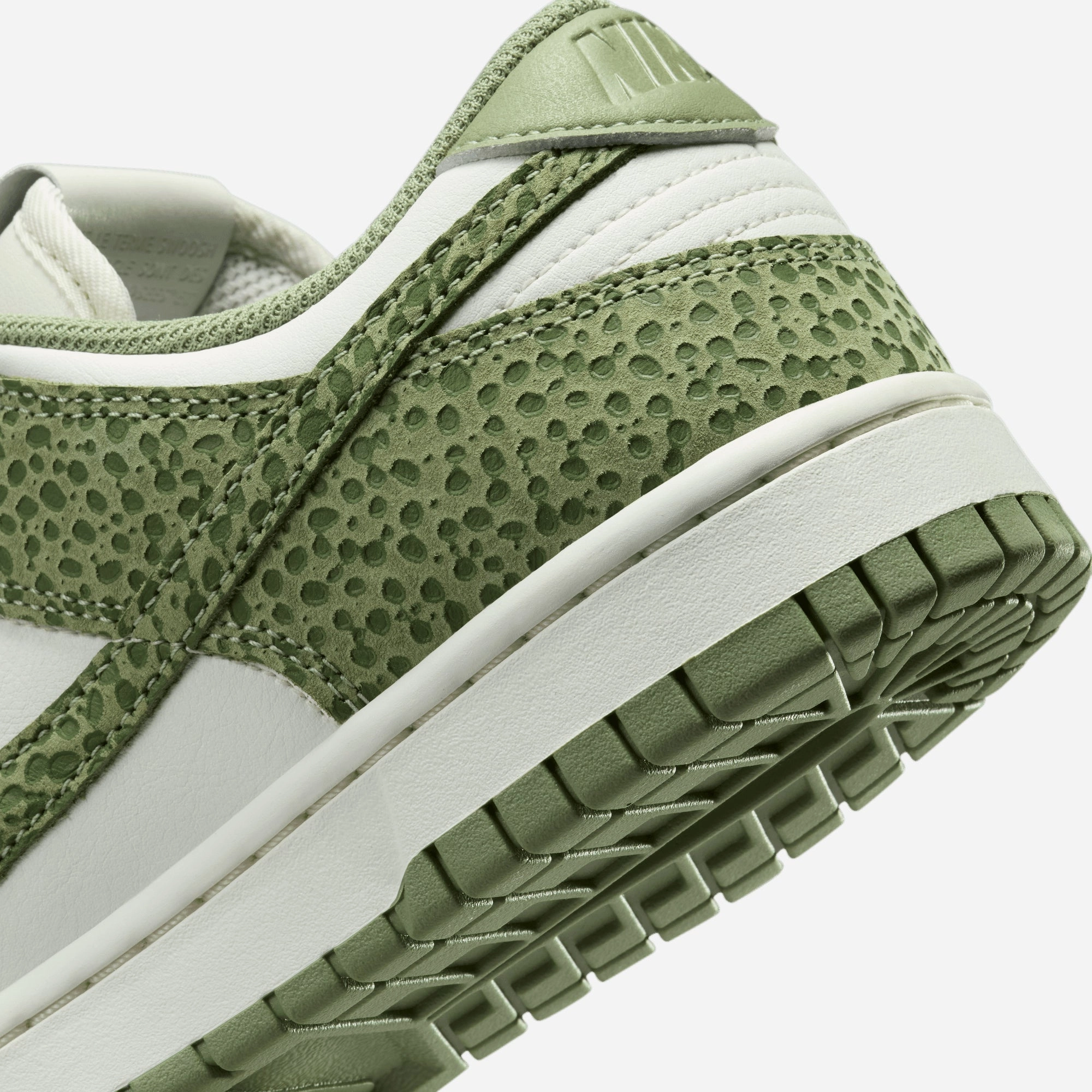 NIKE | DUNK LOW PREMIUM { OIL GREEN/OIL GREEN-TREELINE-SAIL