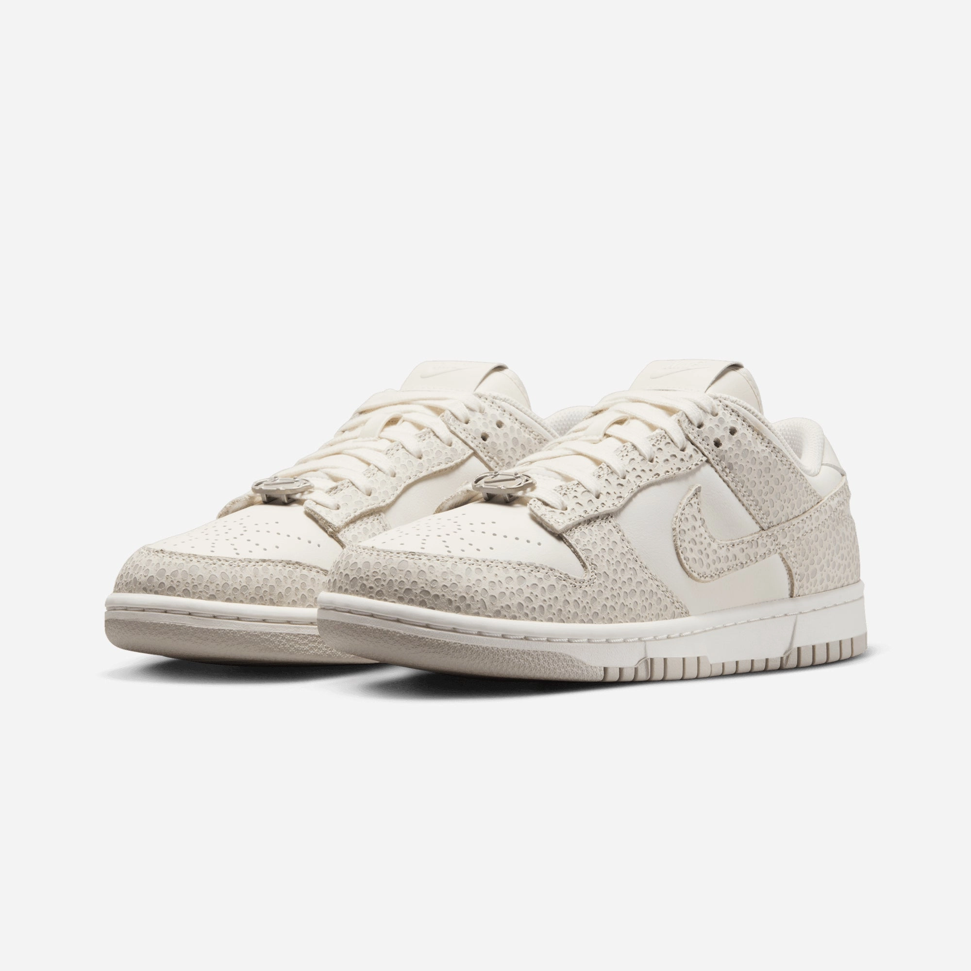 NIKE | DUNK LOW PREMIUM { PHANTOM/PHOTON DUST-LT SMOKE GREY