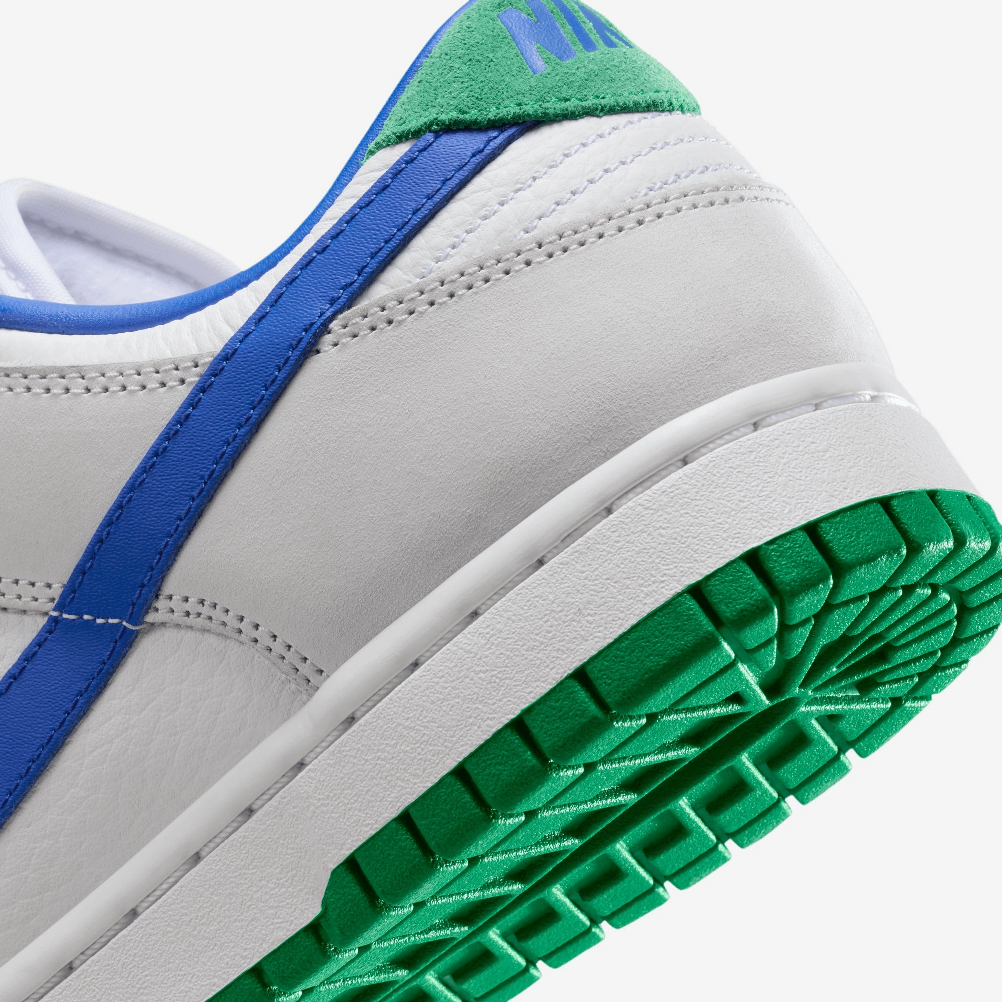 NIKE | DUNK LOW PREMIUM { WHITE/PHOTO BLUE-PHOTON DUST