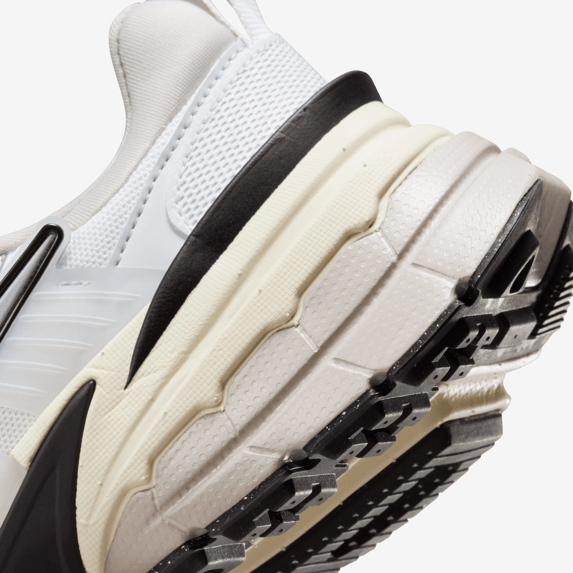 NIKE | V2K RUN { SUMMIT WHITE/METALLIC SILVER