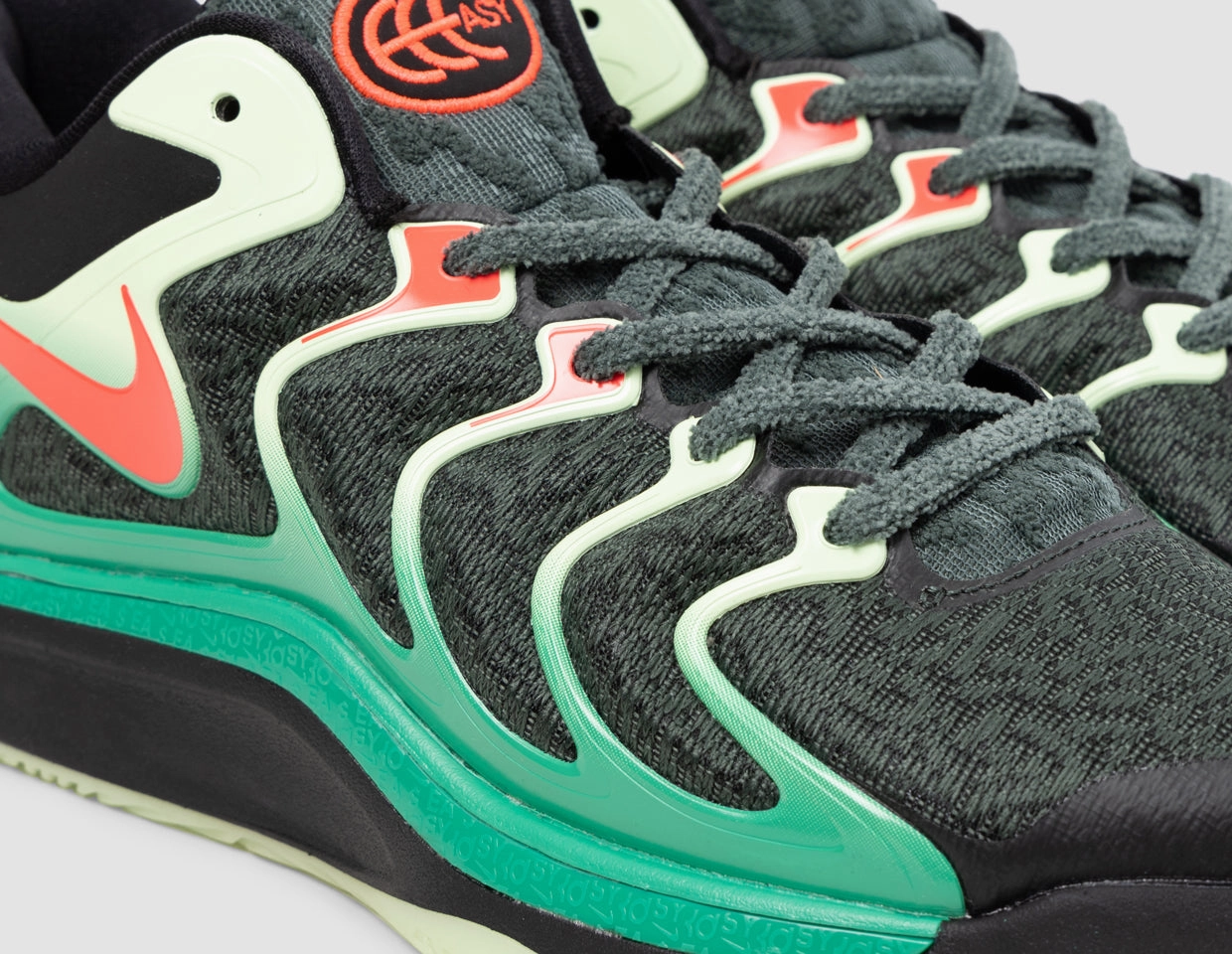 Nike KD17 Black / Bright Crimson - Vintage Green