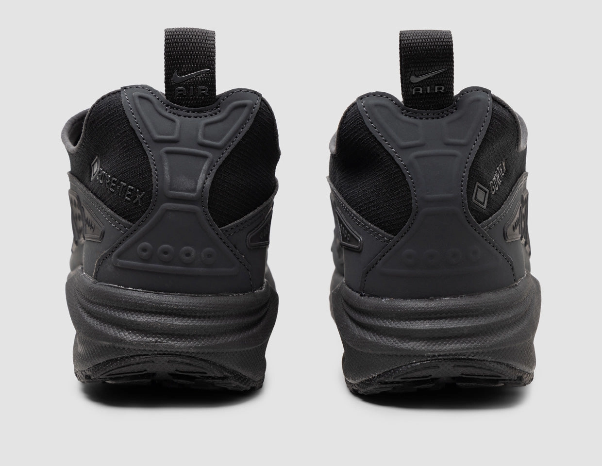 Nike Women's Air Max SNDR GORE-TEX Black / Dark Smoke Grey
