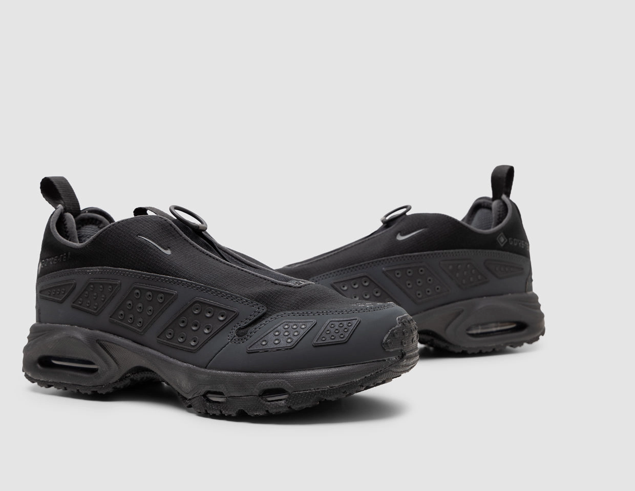 Nike Women's Air Max SNDR GORE-TEX Black / Dark Smoke Grey