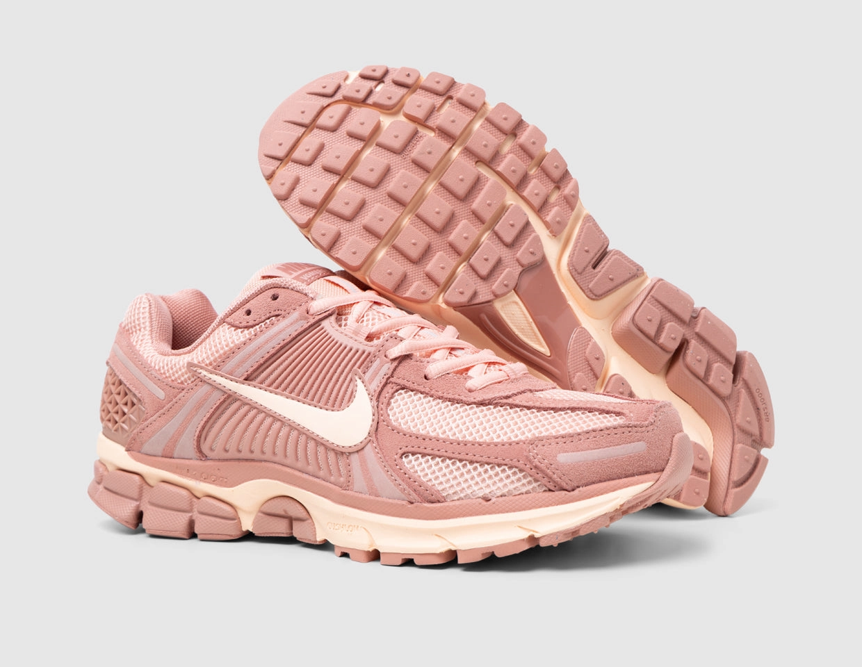 Nike Zoom Vomero 5 Red Stardust / Crimson Tint - Metallic Silver