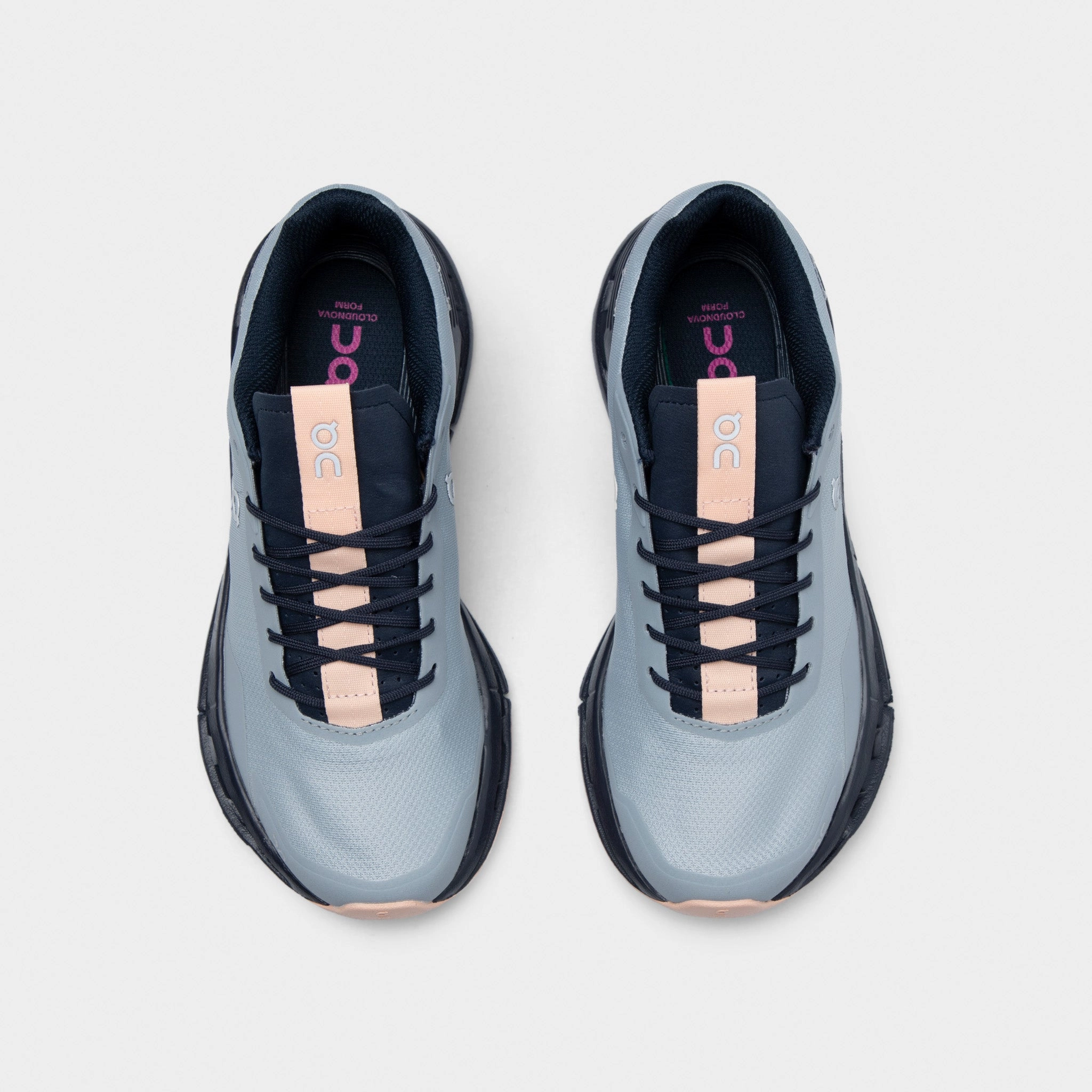 On Women's Cloudnova Form Glacier / Aurora