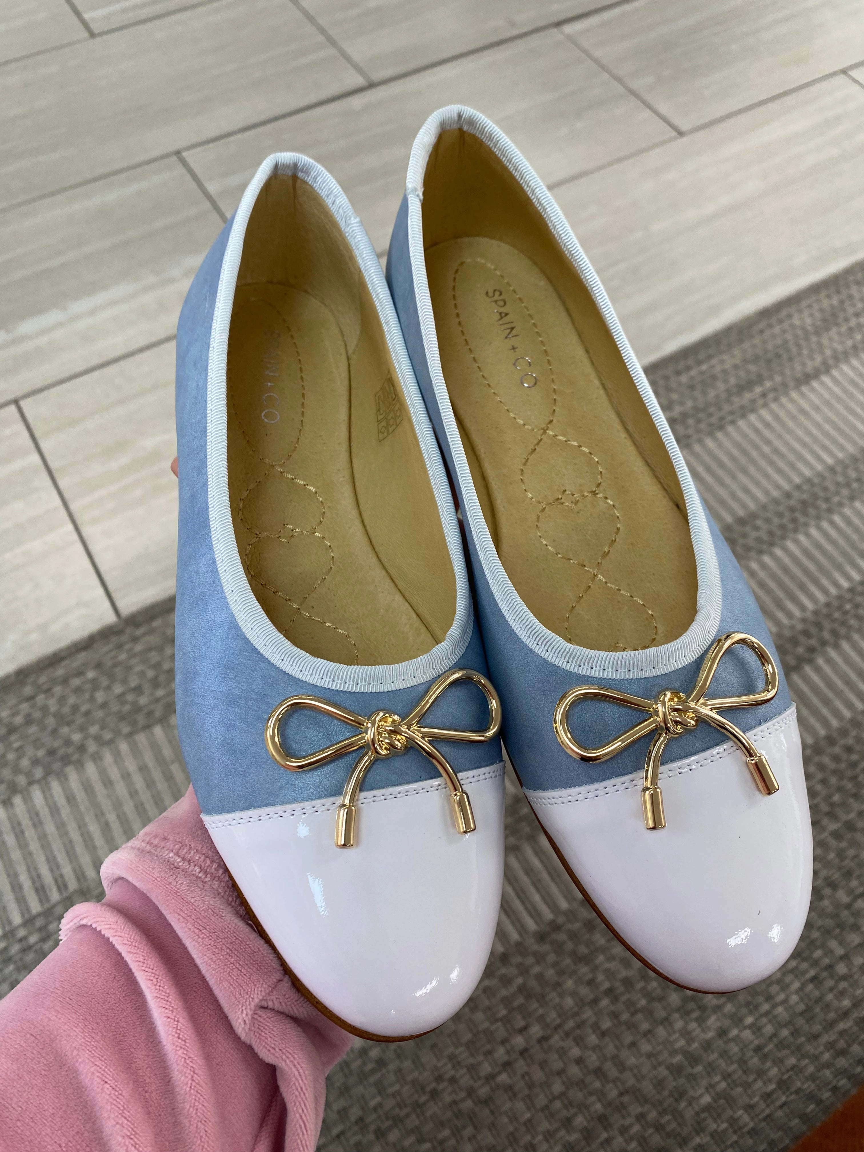 Spain Co Sky and White Metal Bow Flat