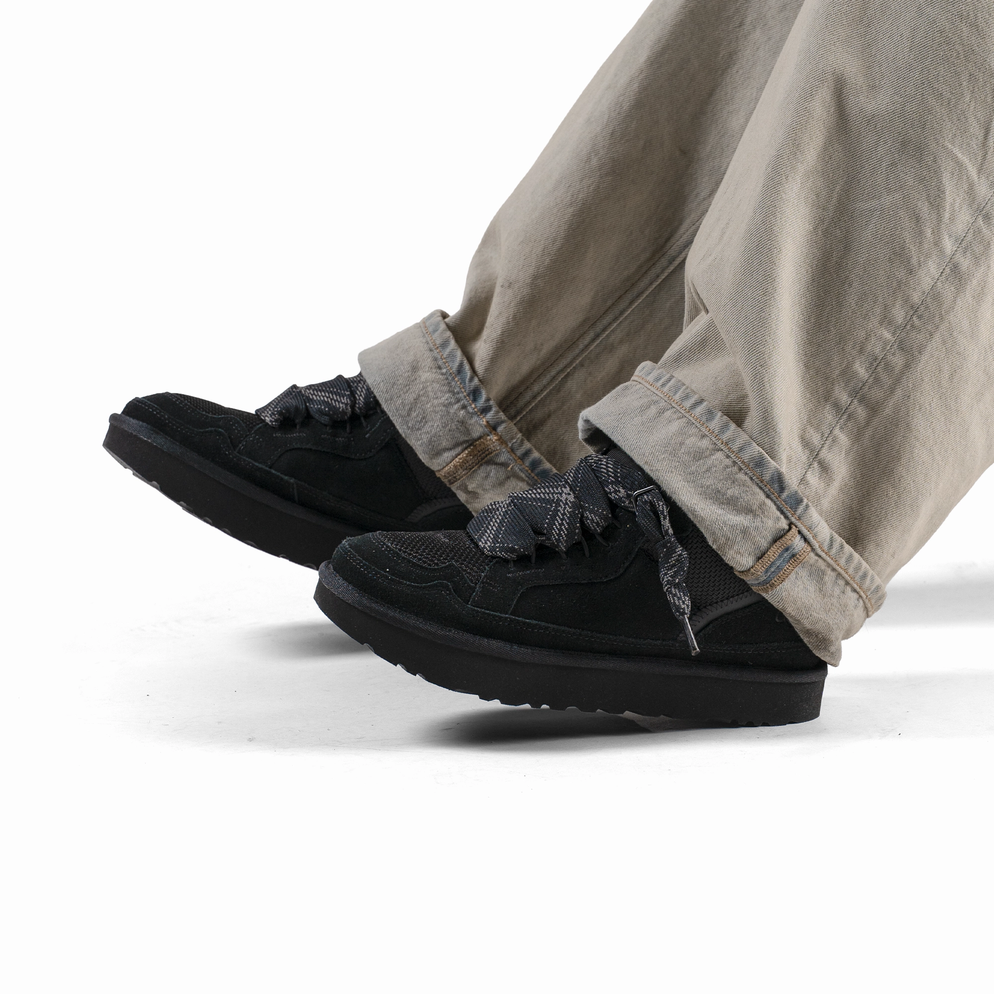 UGG Lowmel Black