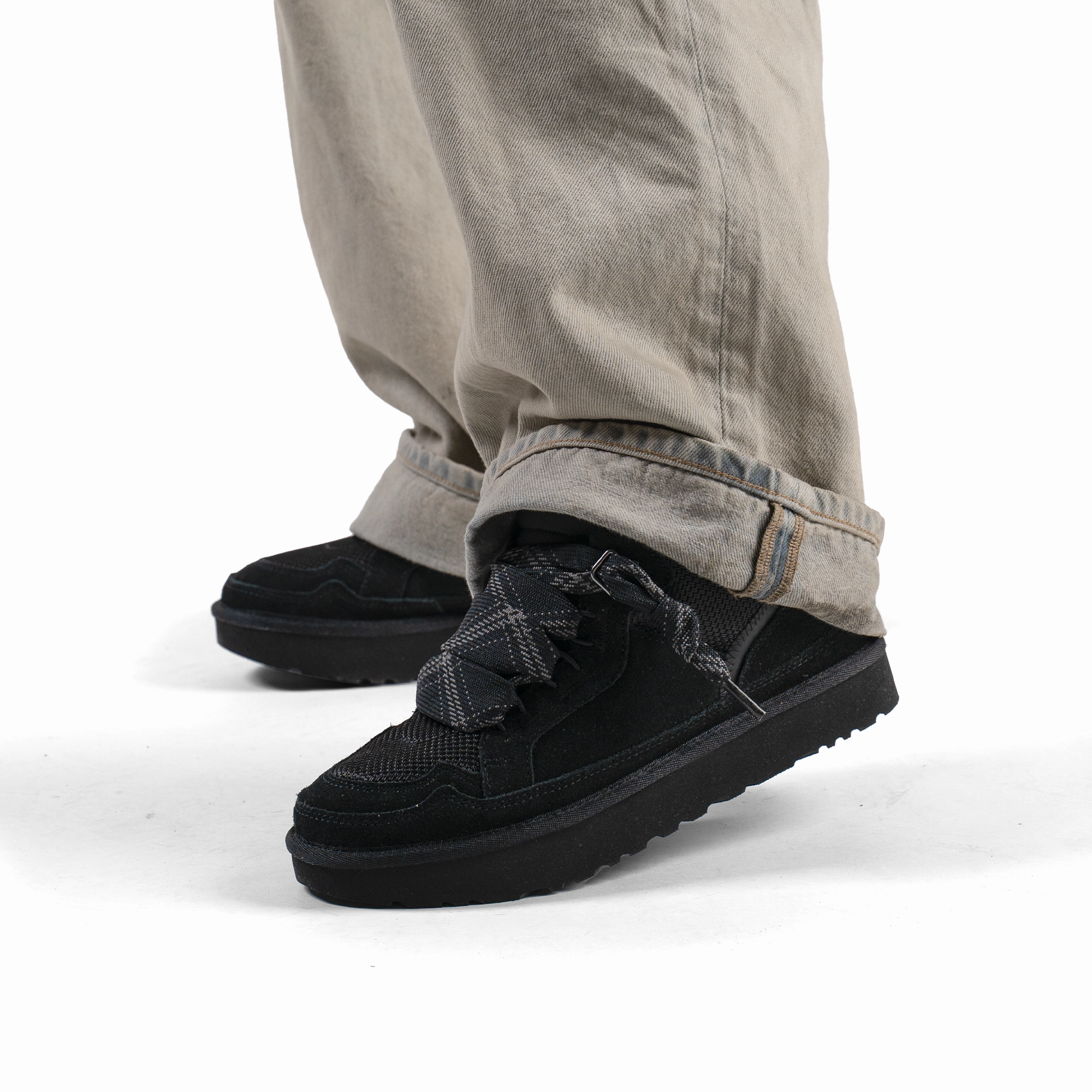 UGG Lowmel Black