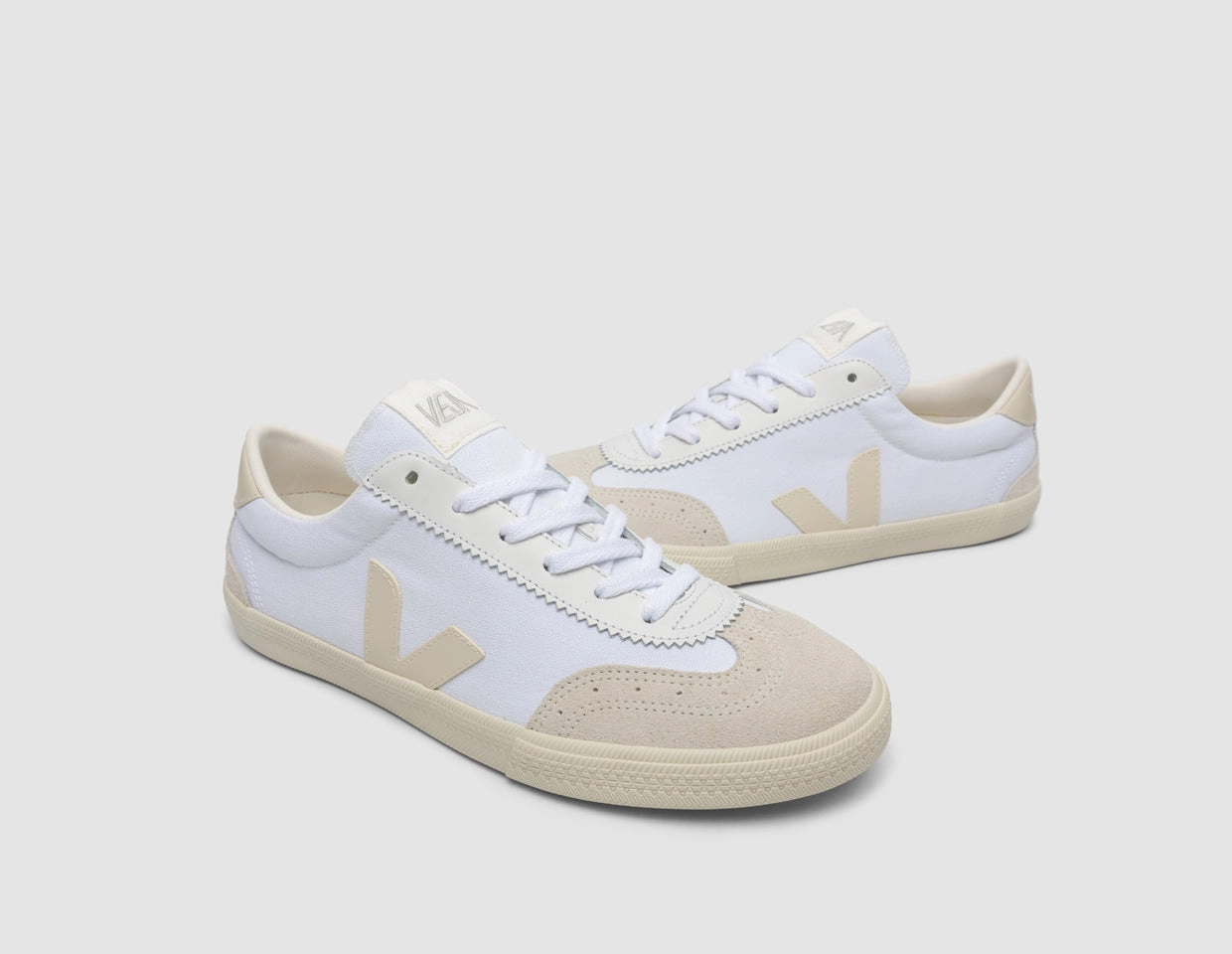 VEJA Volley White / Pierre