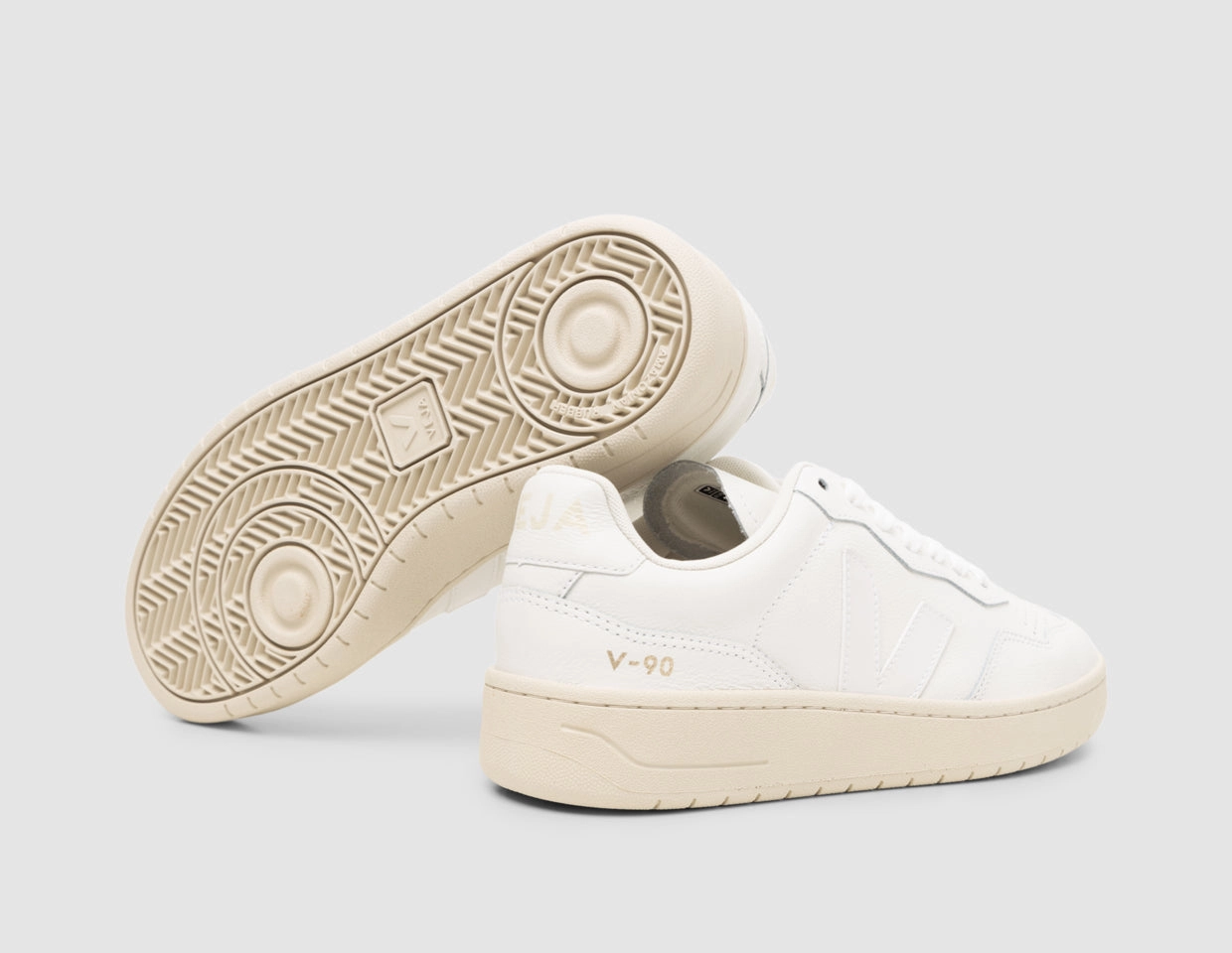 VEJA Women's Wata II Low Pierre / White