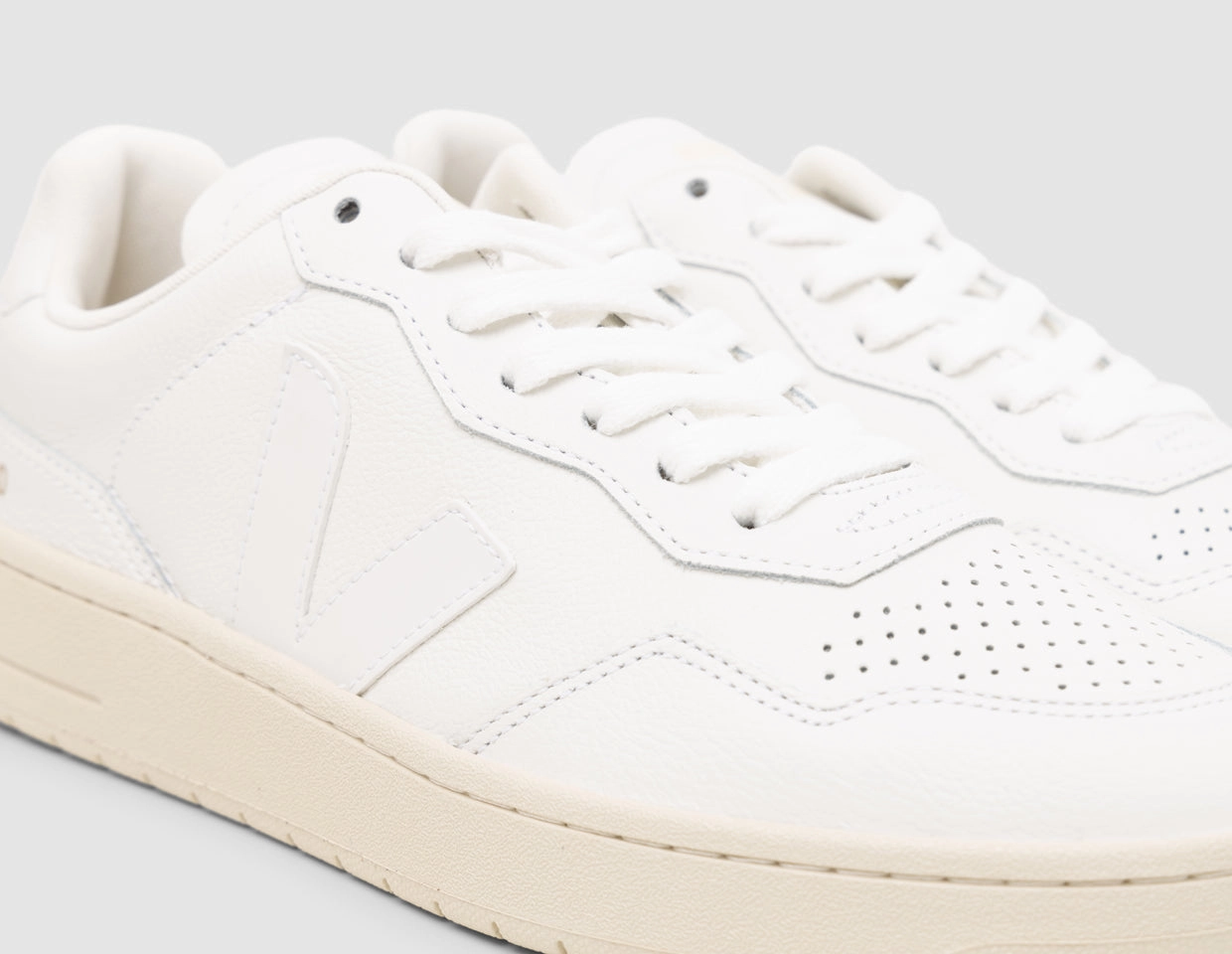 VEJA Women's Wata II Low Pierre / White