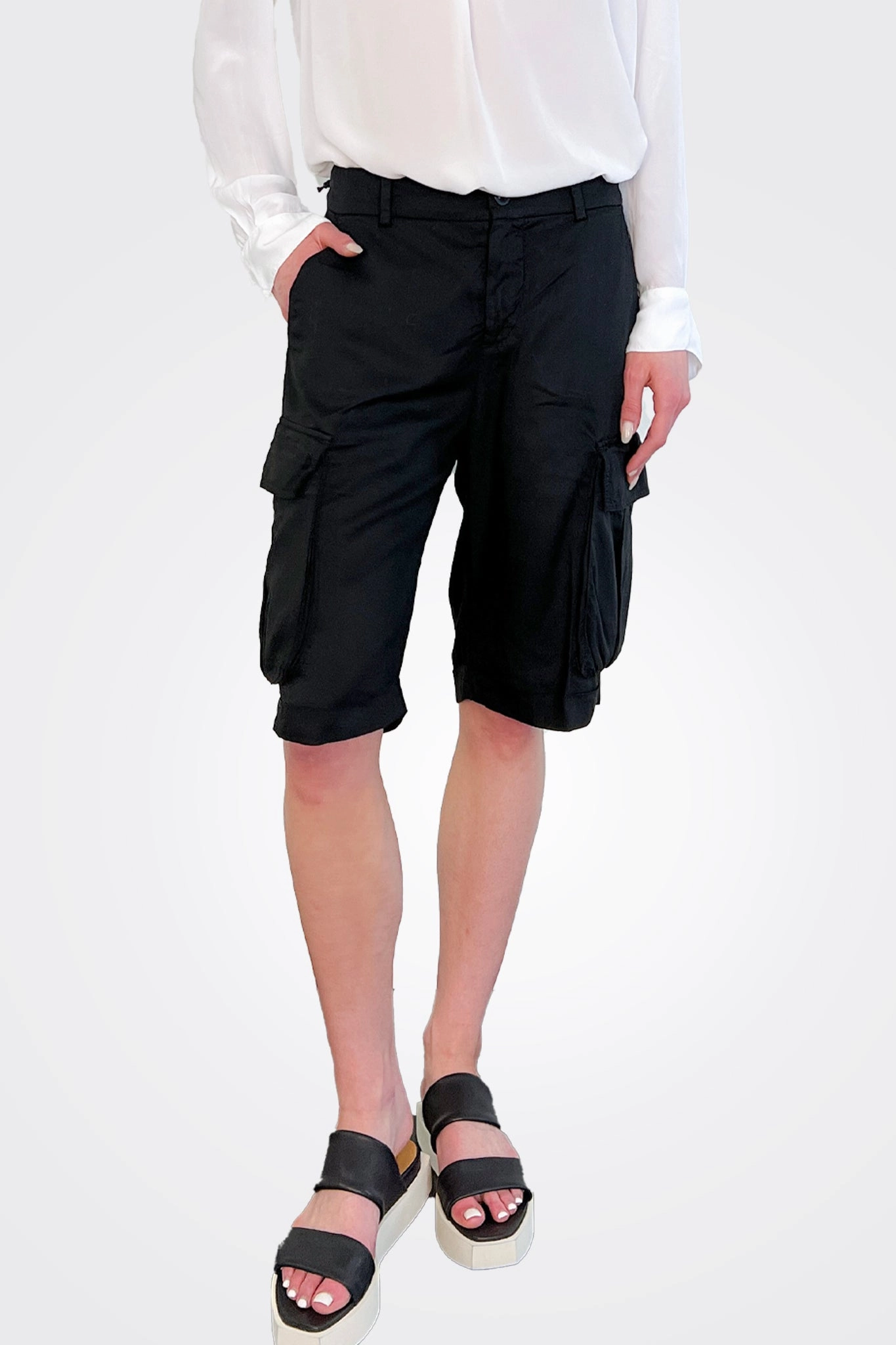 Victoria Cargo Bermuda - Black