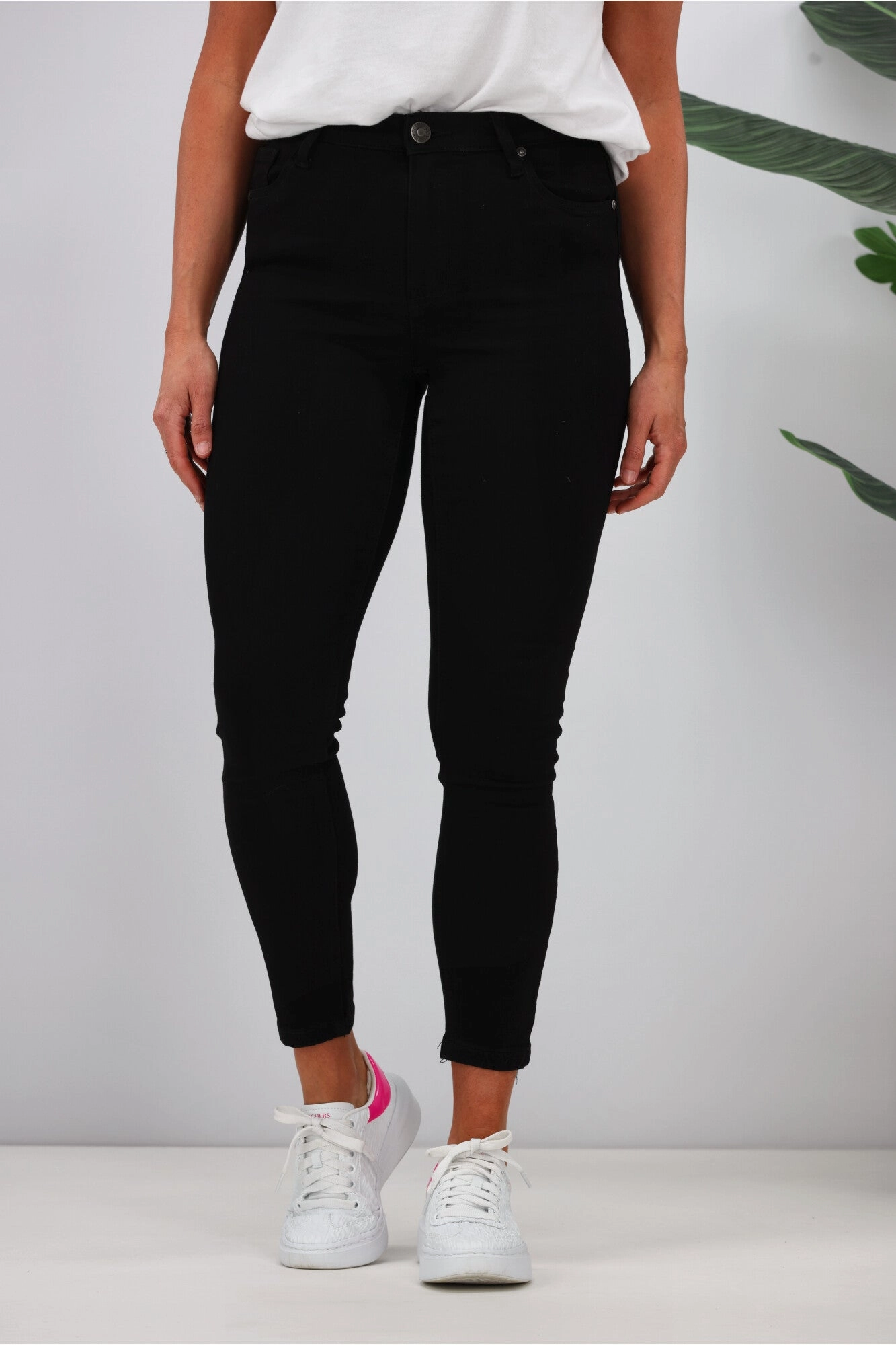 Wakee Denim Courtney Jean Black