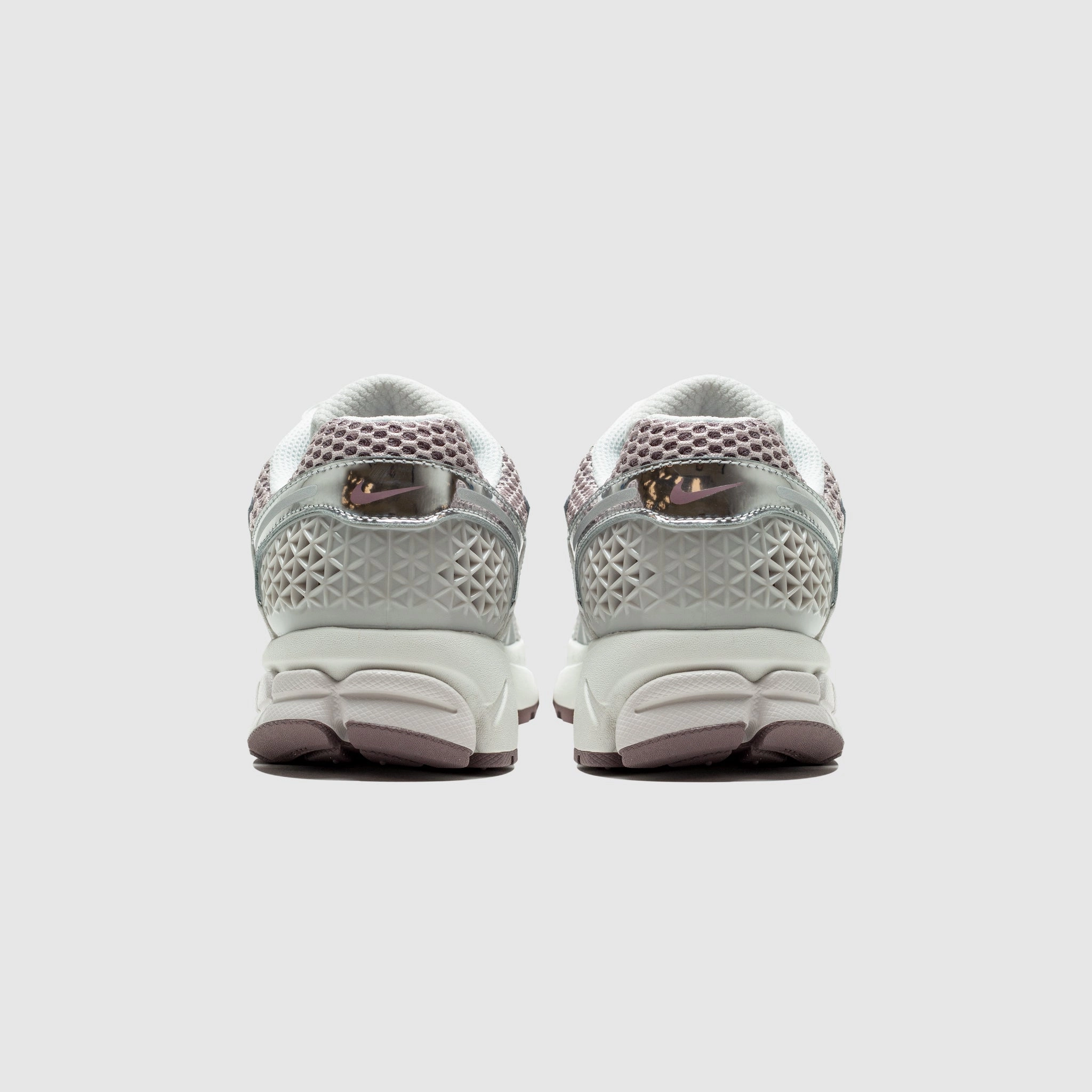 WMNS ZOOM VOMERO 5 VAST GREY & METALLIC SILVER