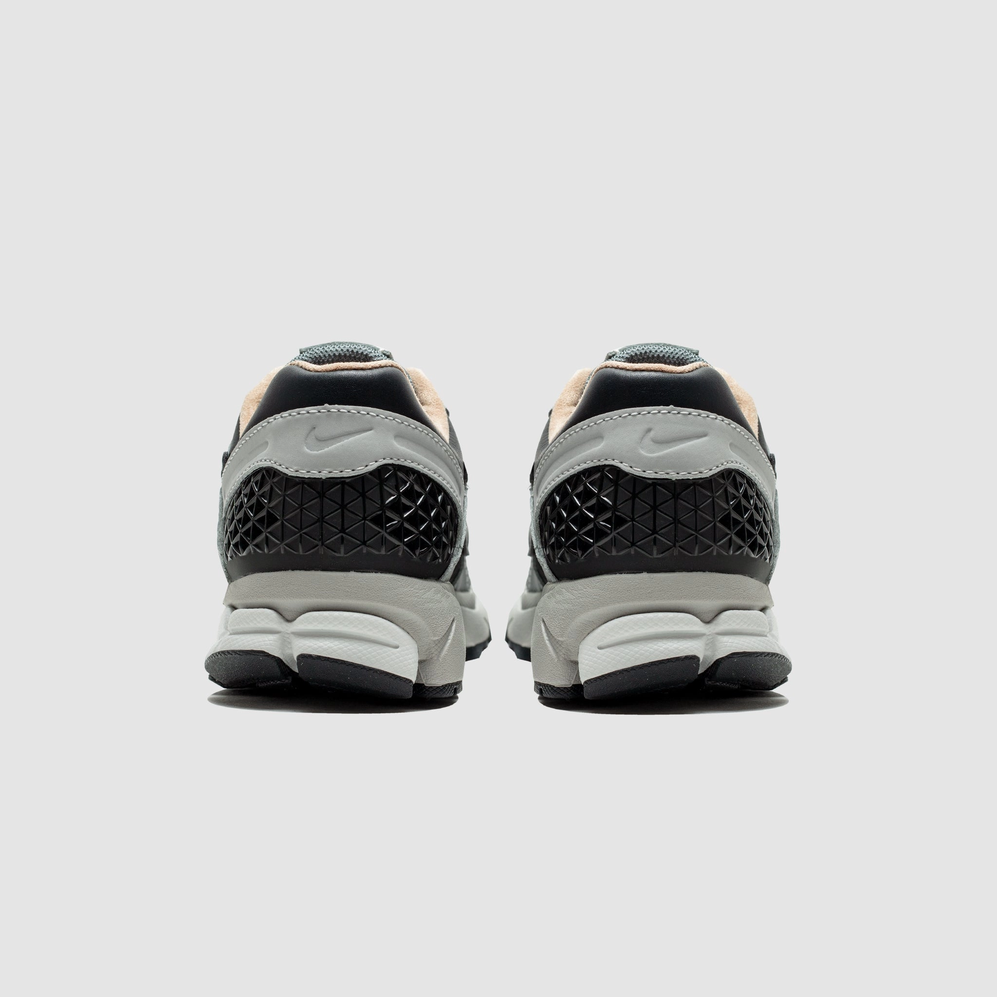 ZOOM VOMERO 5 DARK SMOKE GREY
